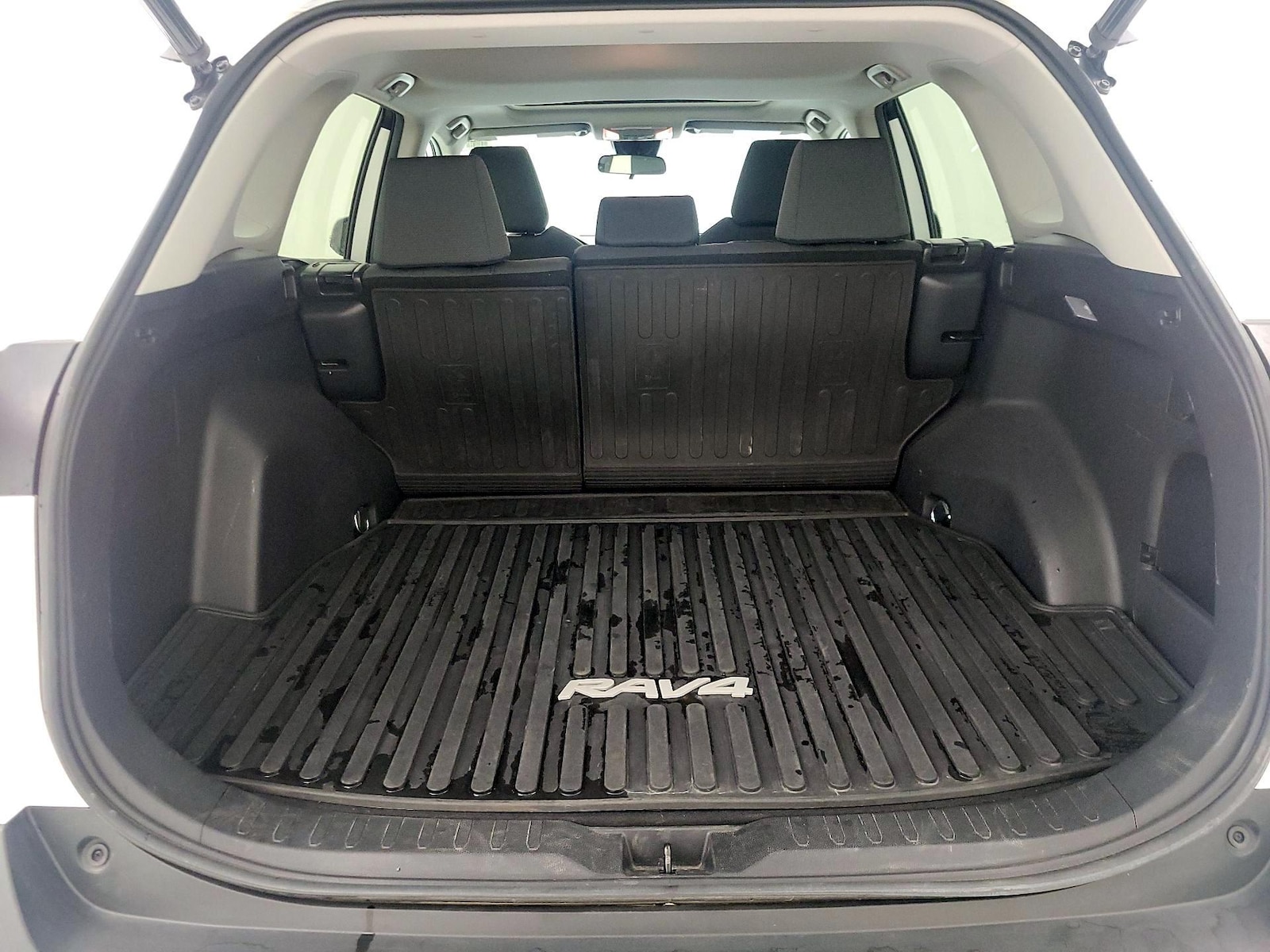 2020 Toyota RAV4 XLE - Photo 22