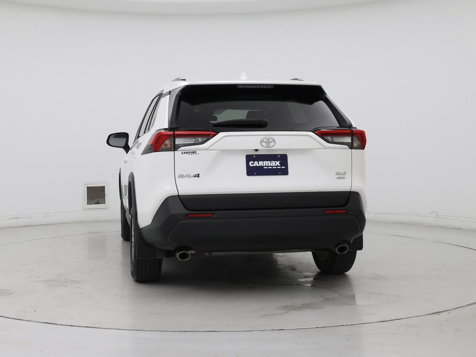 2020 Toyota RAV4 XLE - Photo 7