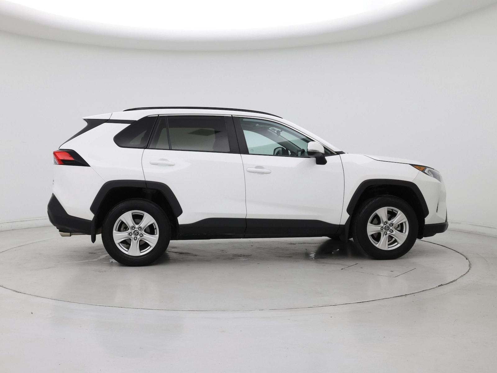 2020 Toyota RAV4 XLE - Photo 8