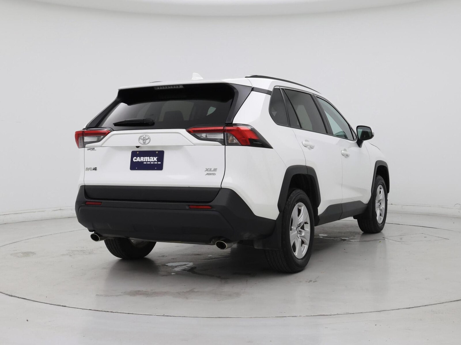 2020 Toyota RAV4 XLE - Photo 9
