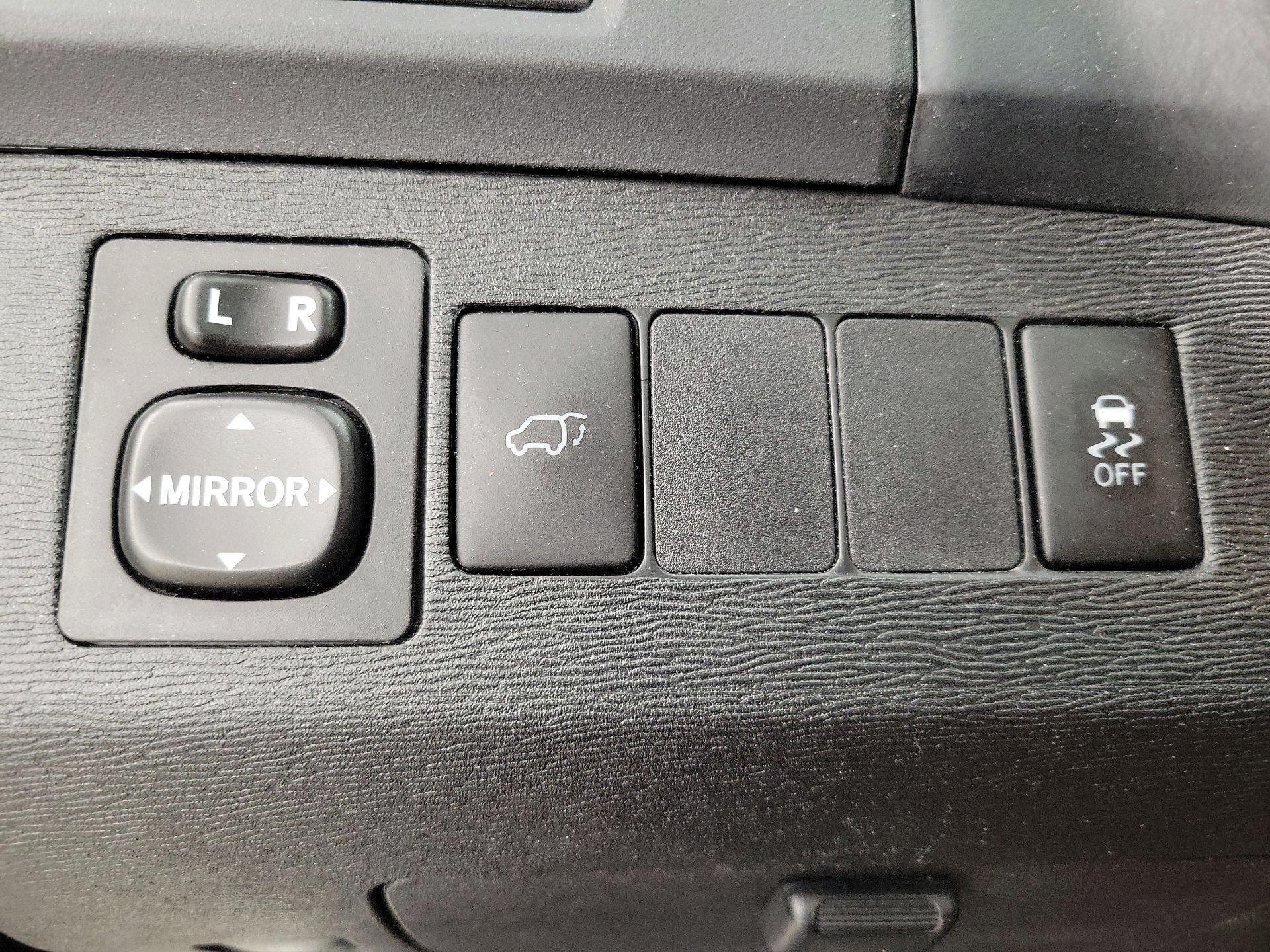 Thumbnail: 2014 Toyota Venza - 13