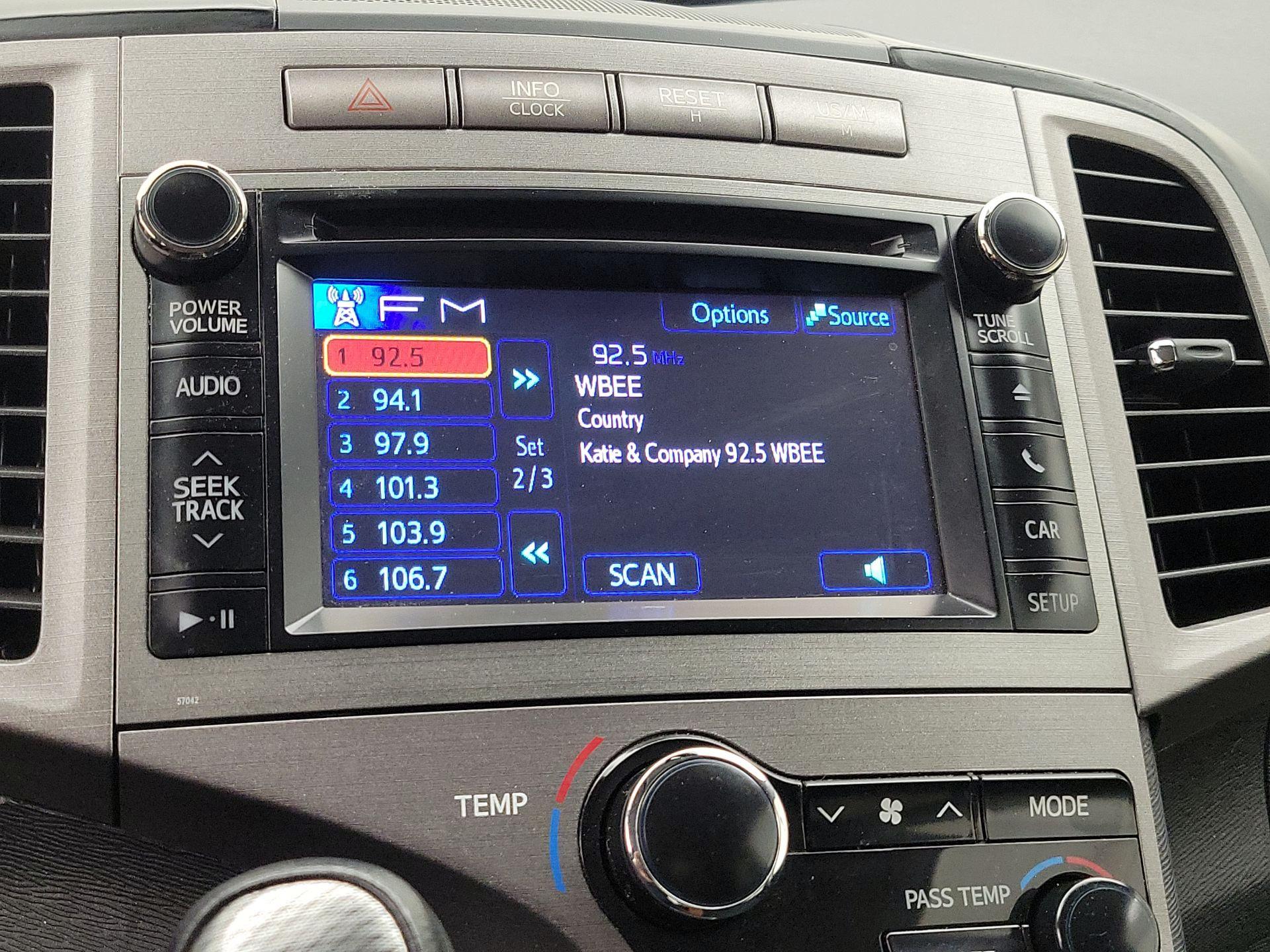 Thumbnail: 2014 Toyota Venza - 15
