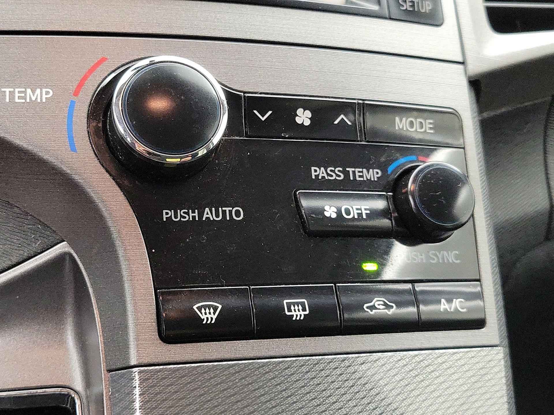 Thumbnail: 2014 Toyota Venza - 16