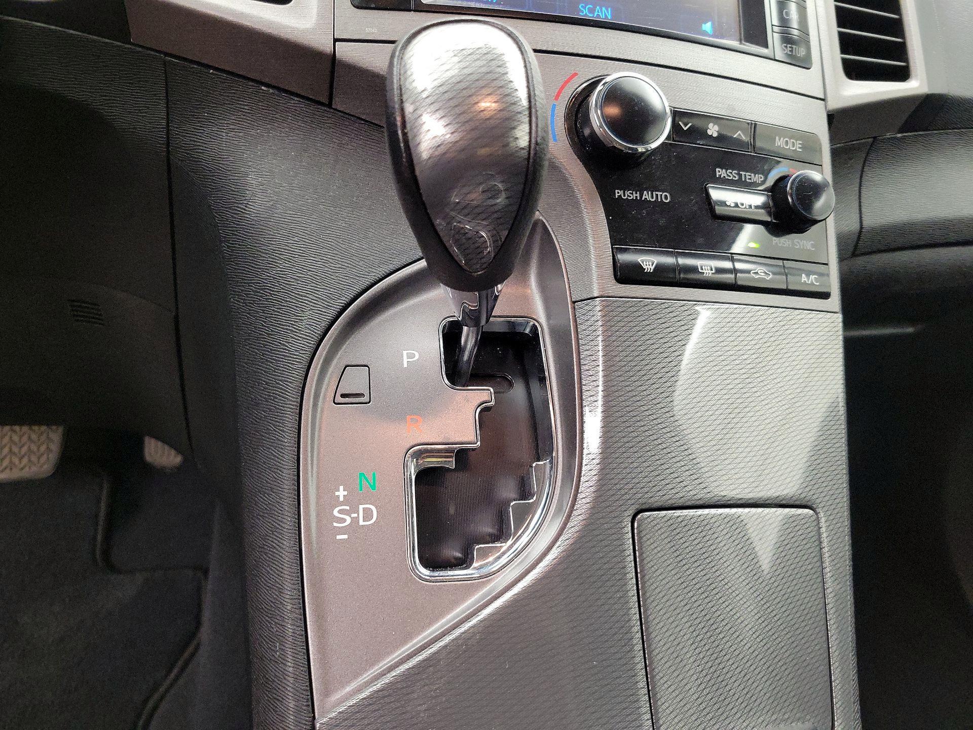 Thumbnail: 2014 Toyota Venza - 17