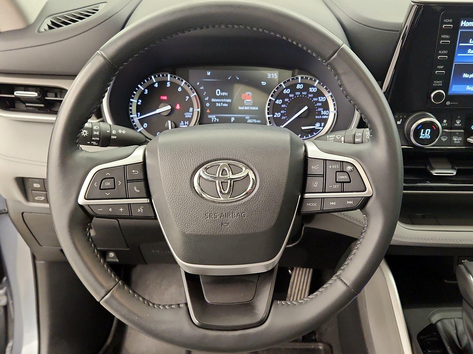 Thumbnail: 2022 Toyota Highlander - 10