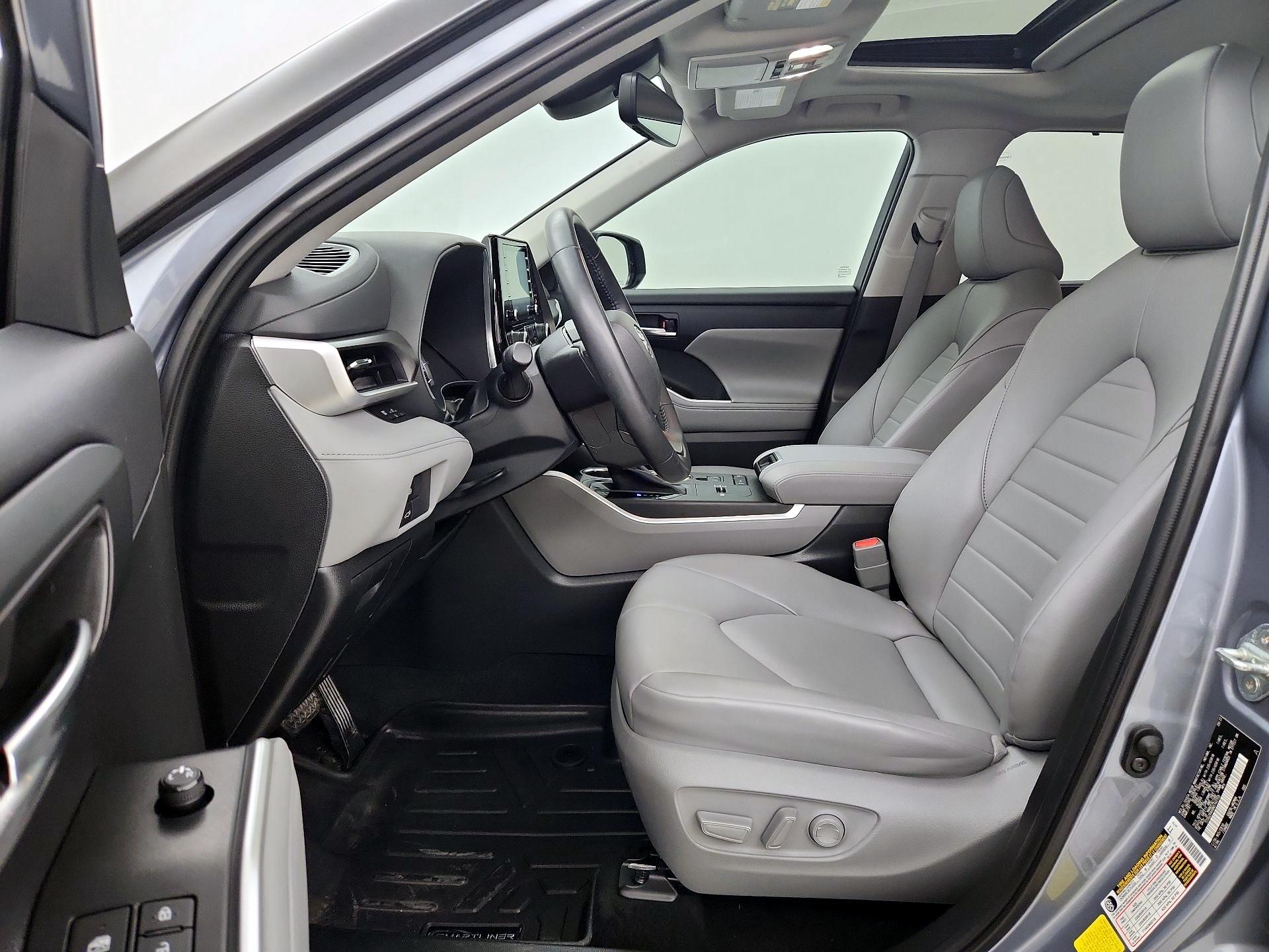Thumbnail: 2022 Toyota Highlander - 11