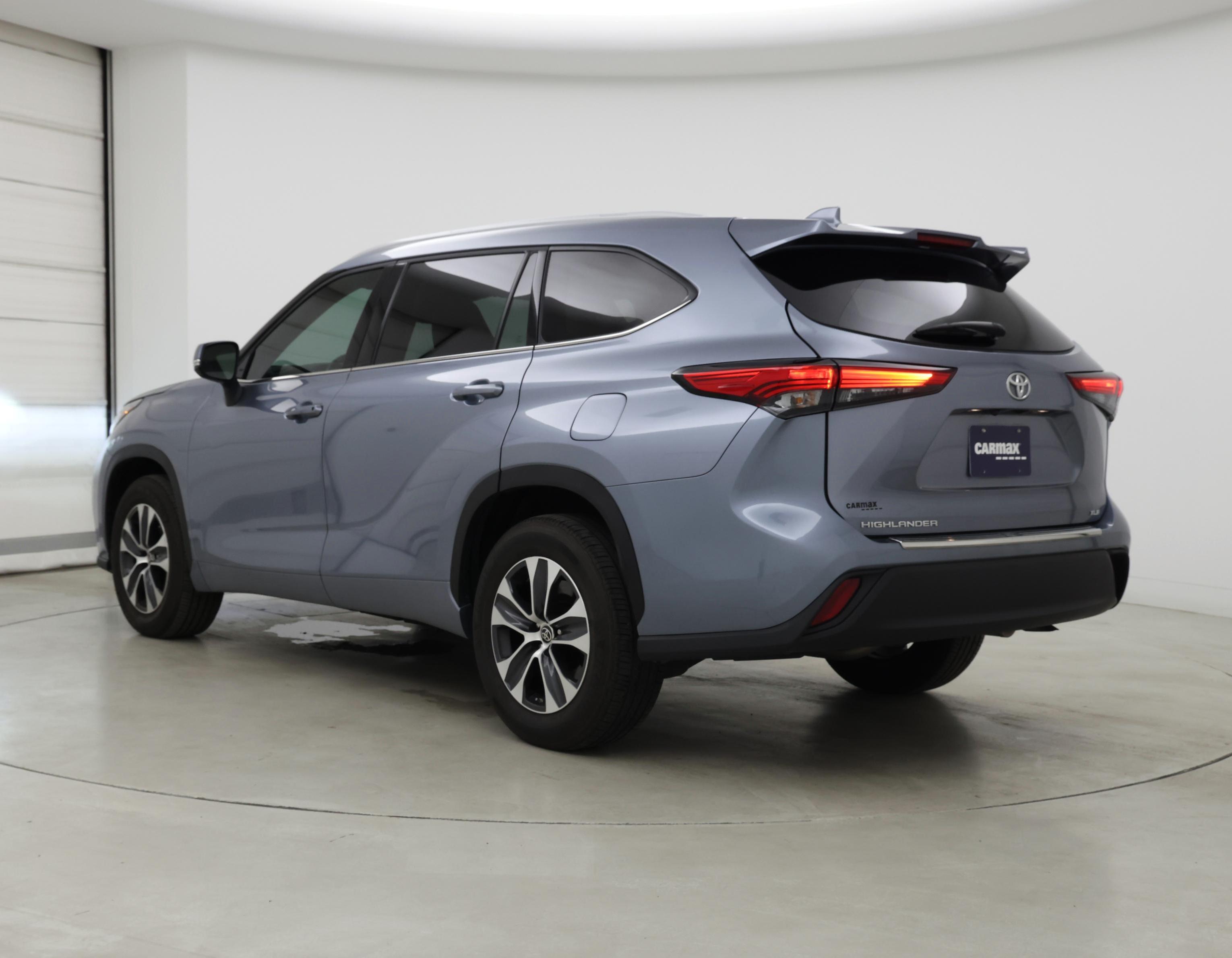 Thumbnail: 2022 Toyota Highlander - 2