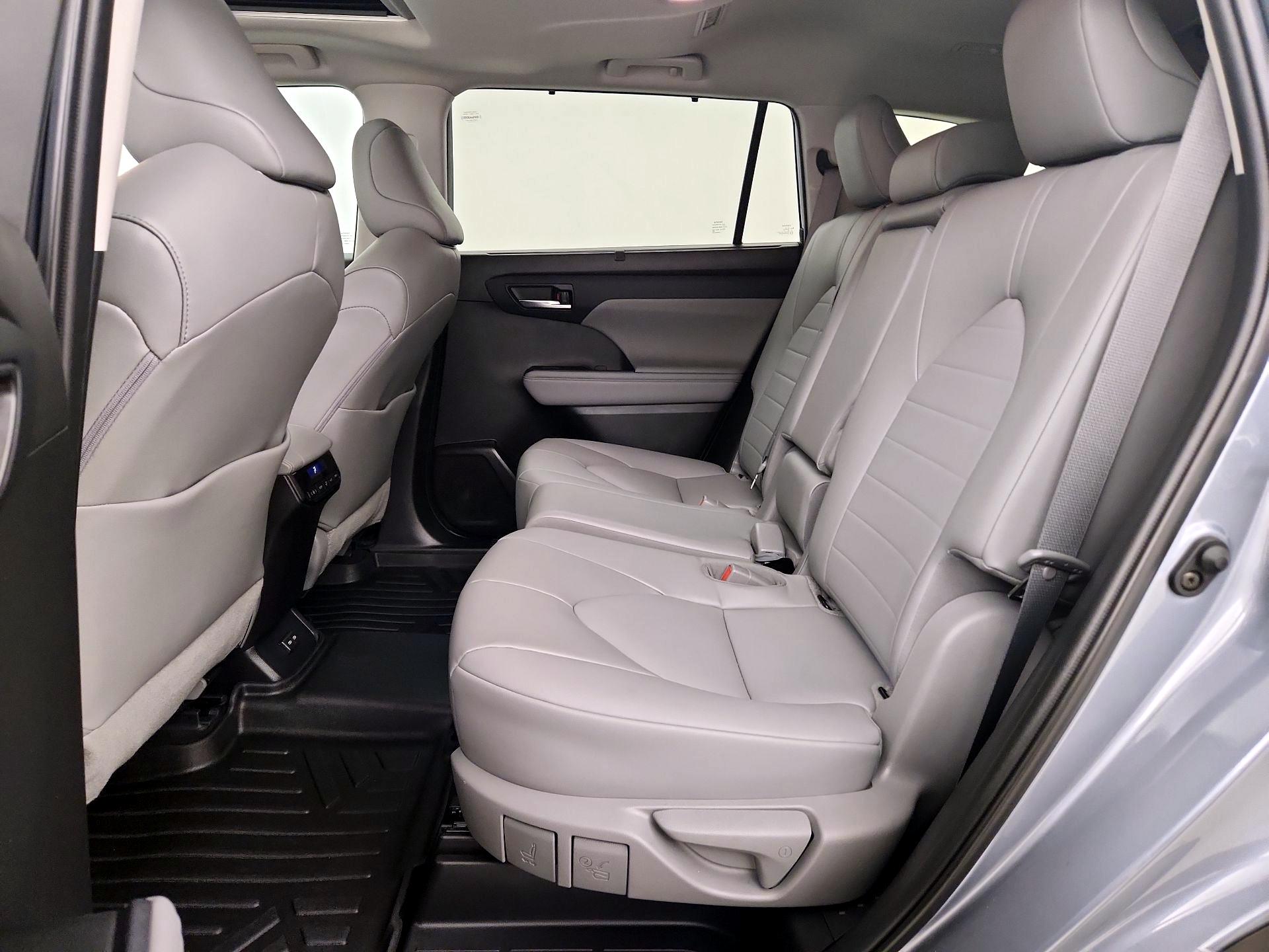 Thumbnail: 2022 Toyota Highlander - 20