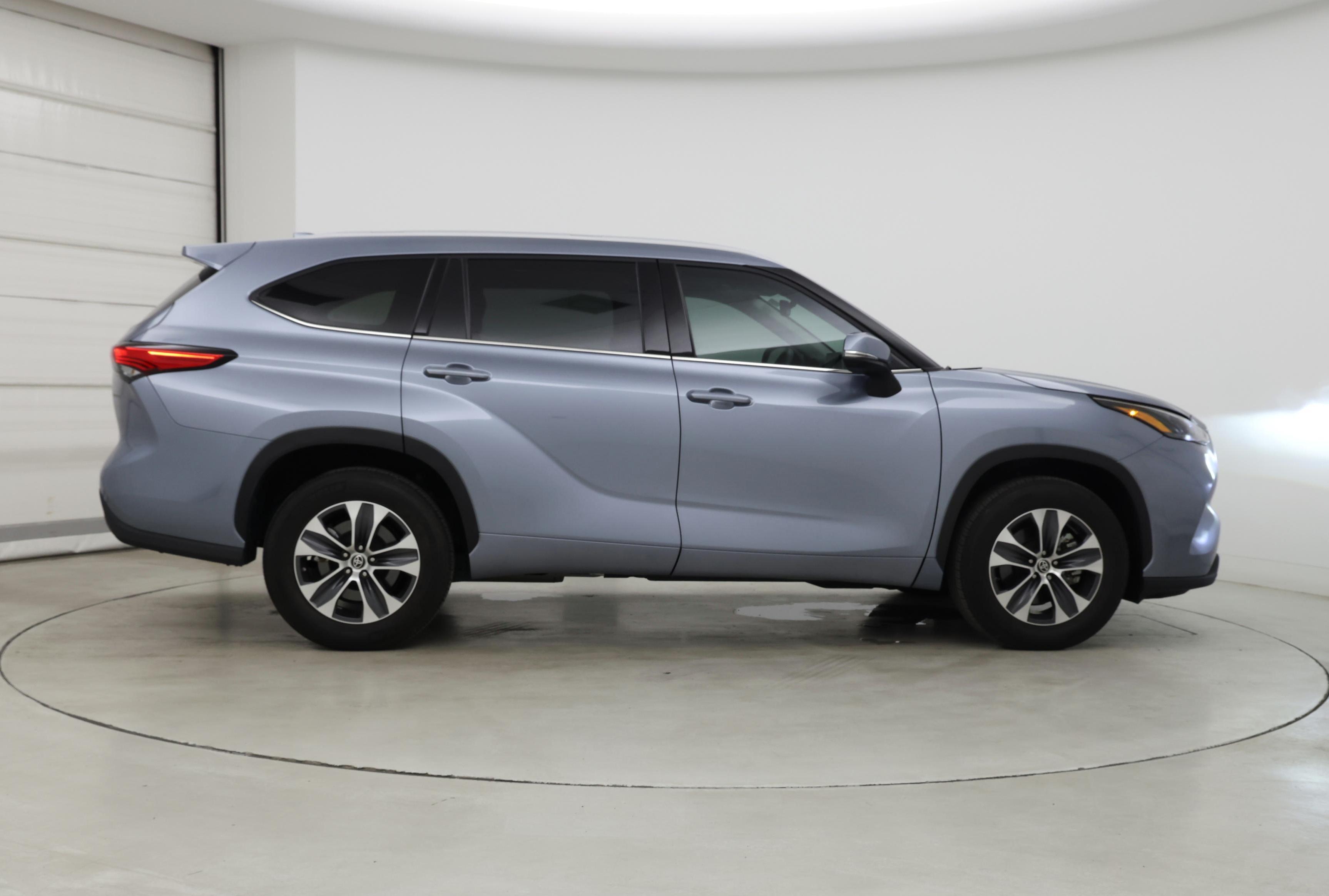Thumbnail: 2022 Toyota Highlander - 7