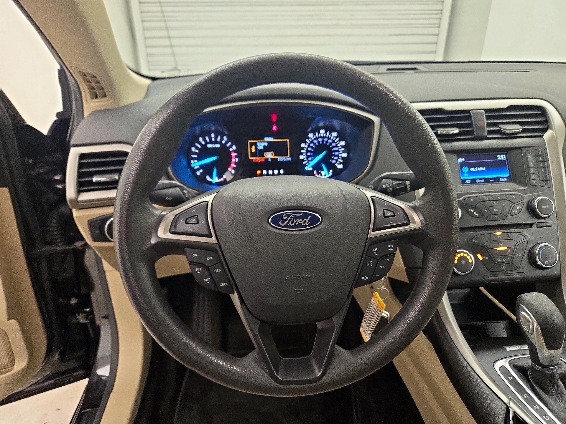 Thumbnail: 2015 Ford Fusion - 10