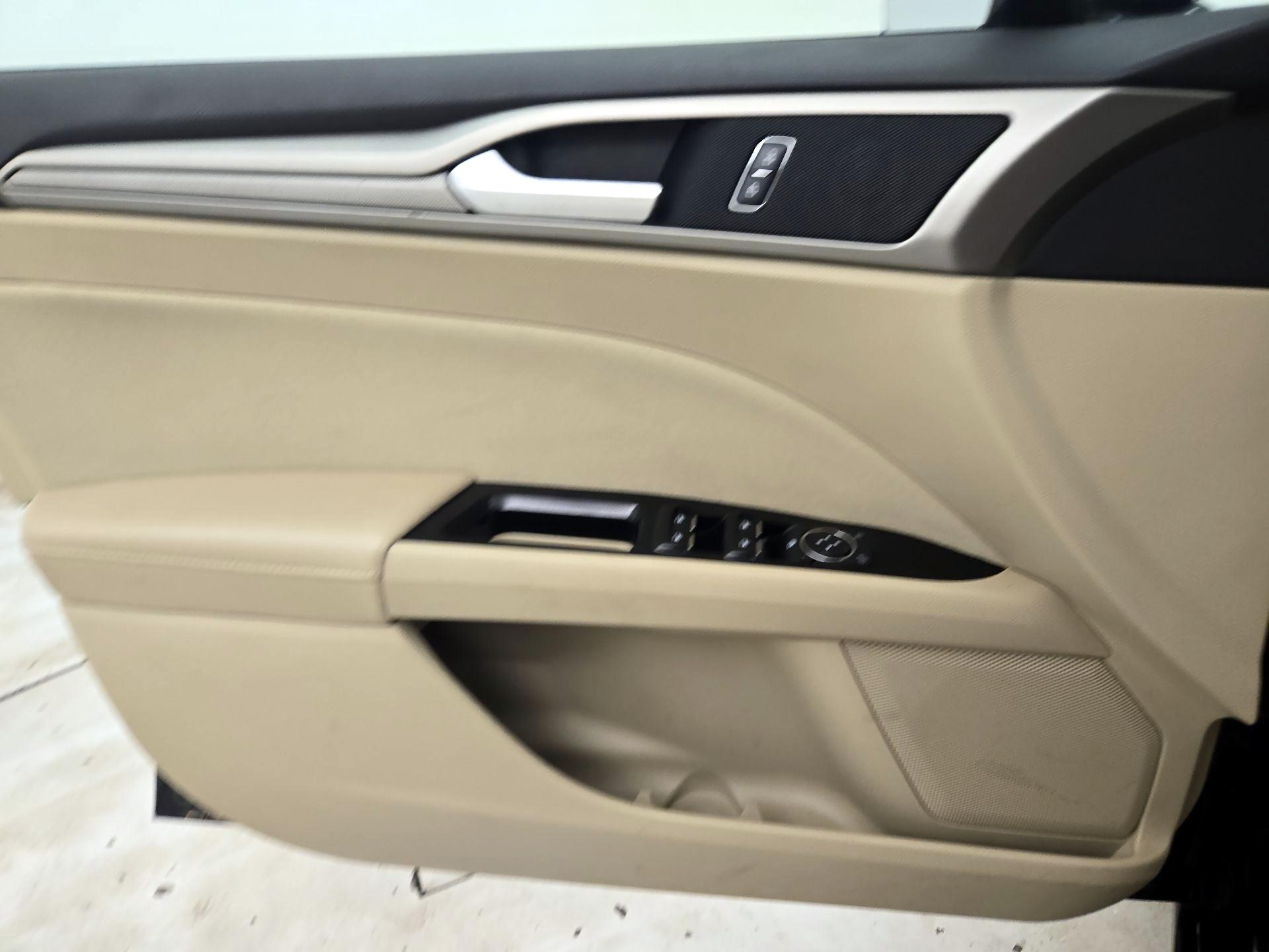 Thumbnail: 2015 Ford Fusion - 12