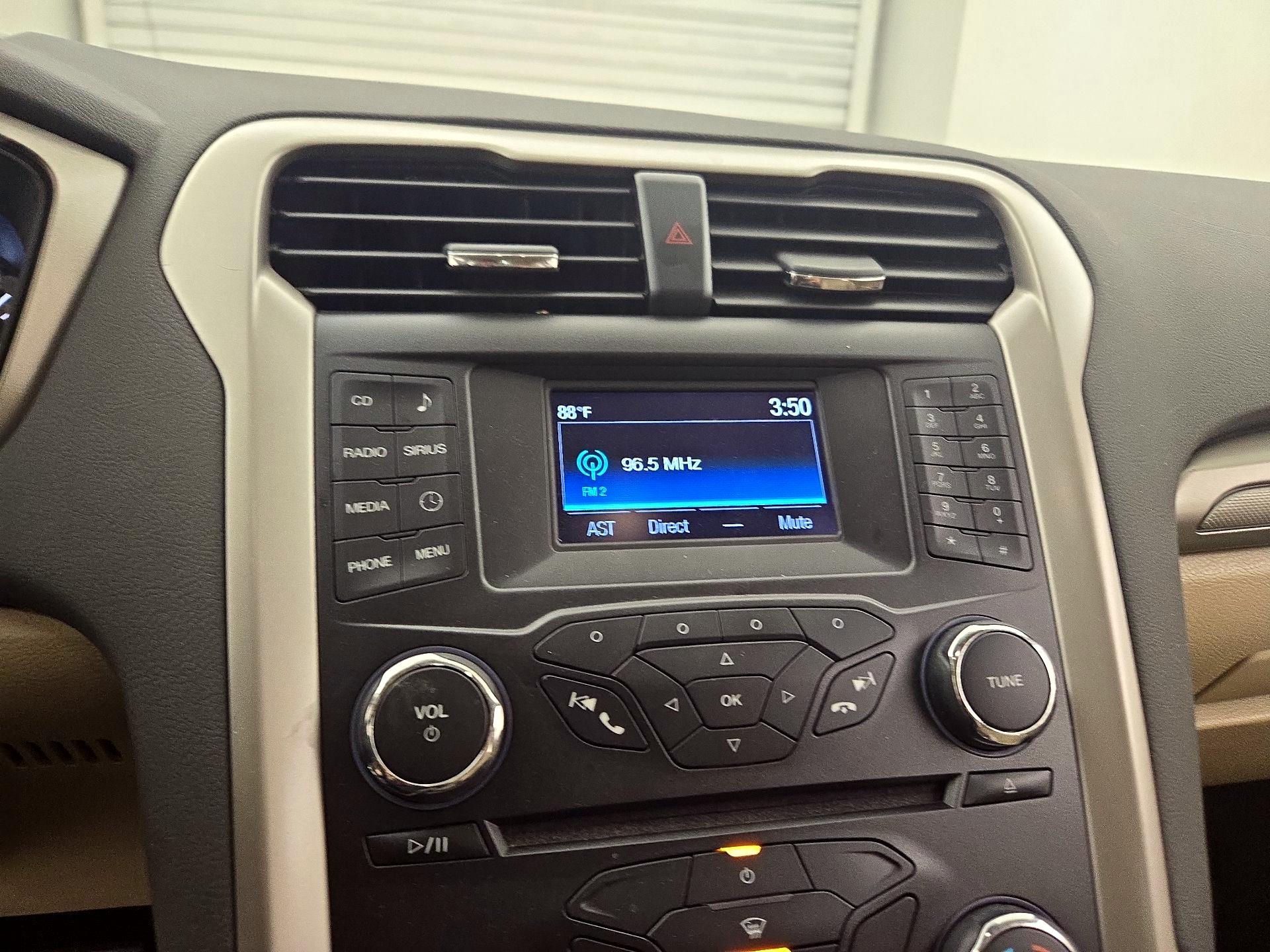 Thumbnail: 2015 Ford Fusion - 15