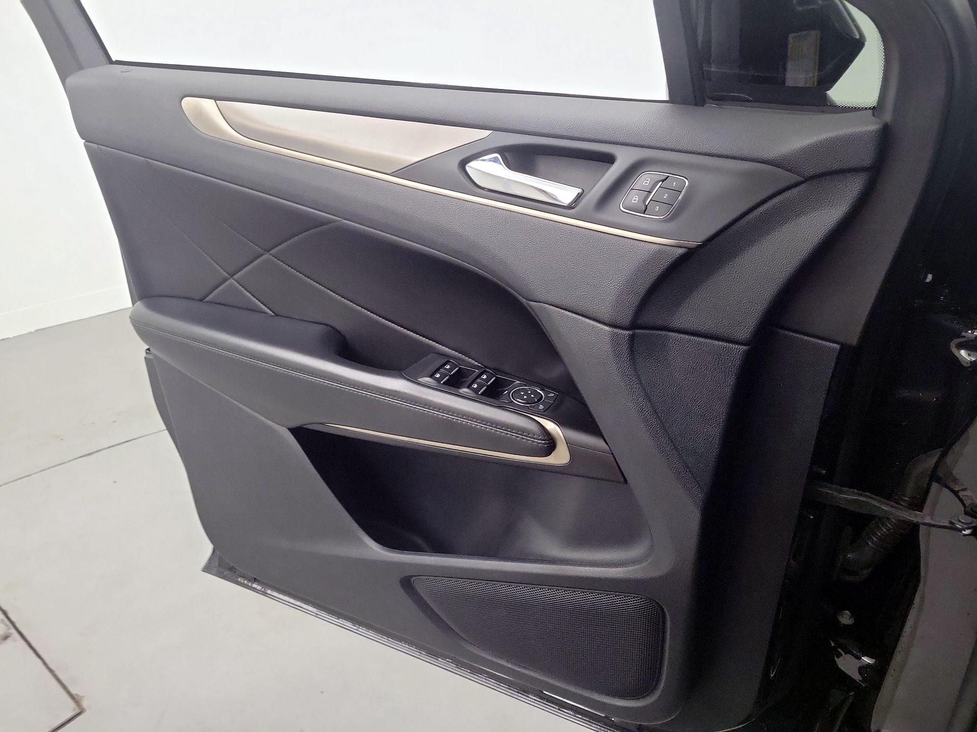 Thumbnail: 2019 Lincoln MKC - 12
