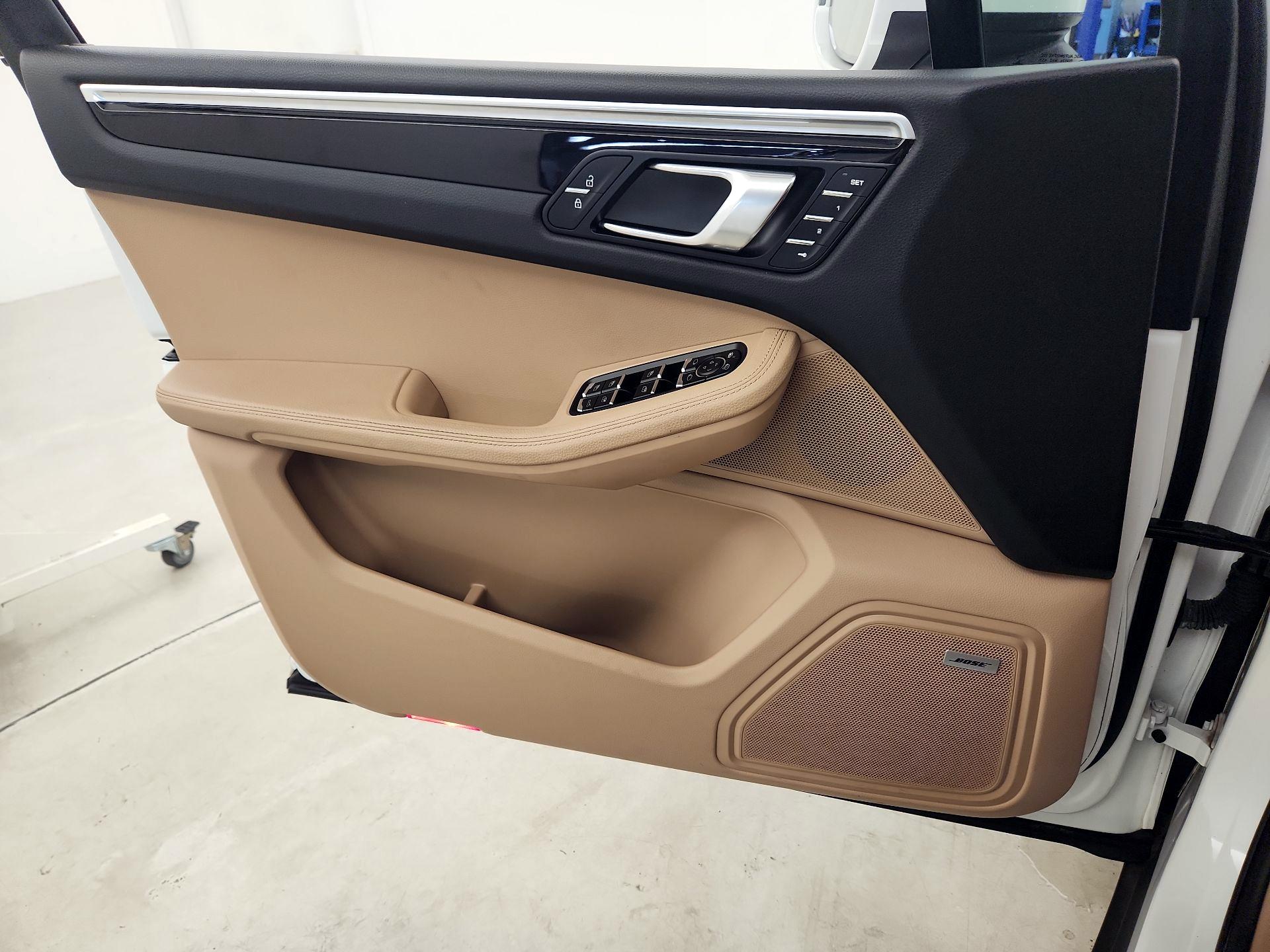 Thumbnail: 2020 Porsche Macan - 12