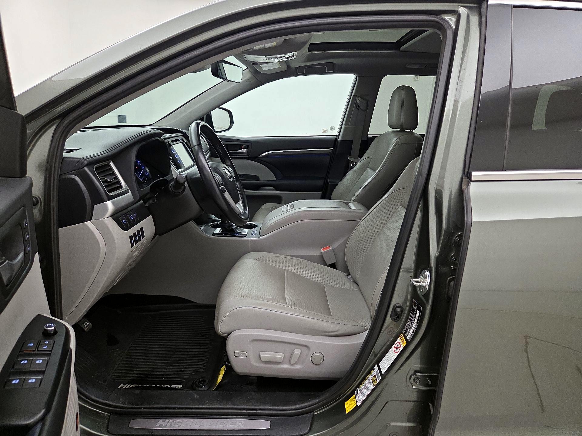 Thumbnail: 2019 Toyota Highlander - 11