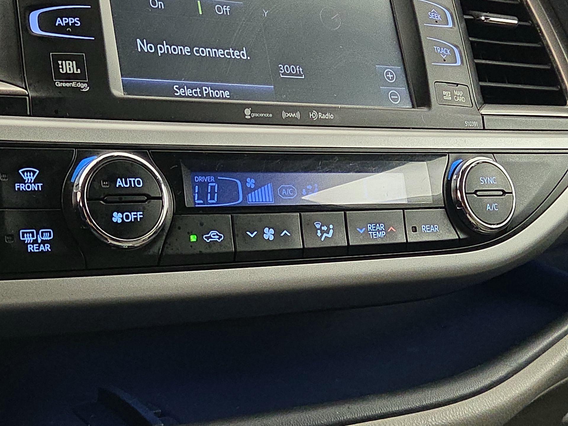 Thumbnail: 2019 Toyota Highlander - 17