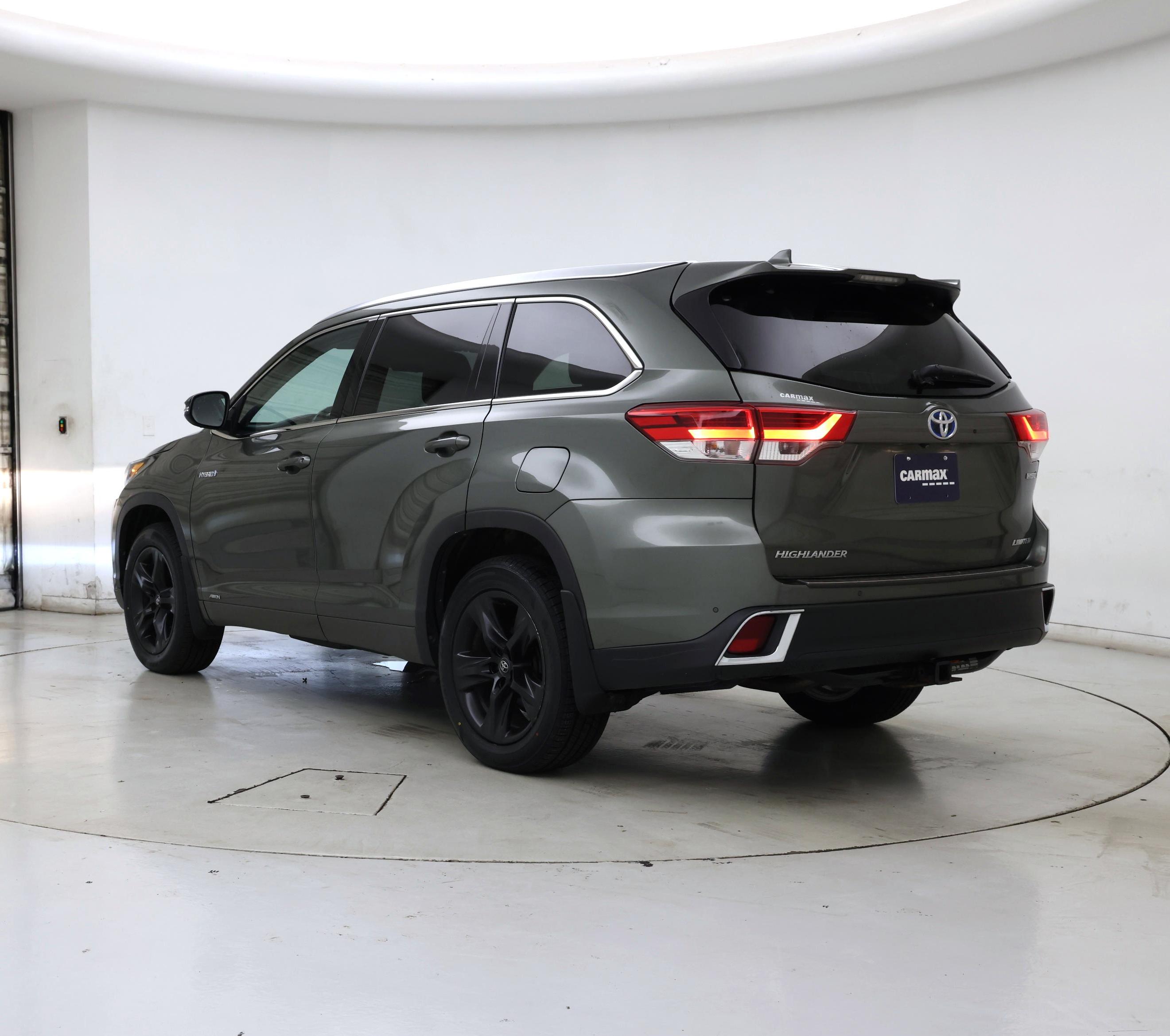 Thumbnail: 2019 Toyota Highlander - 2