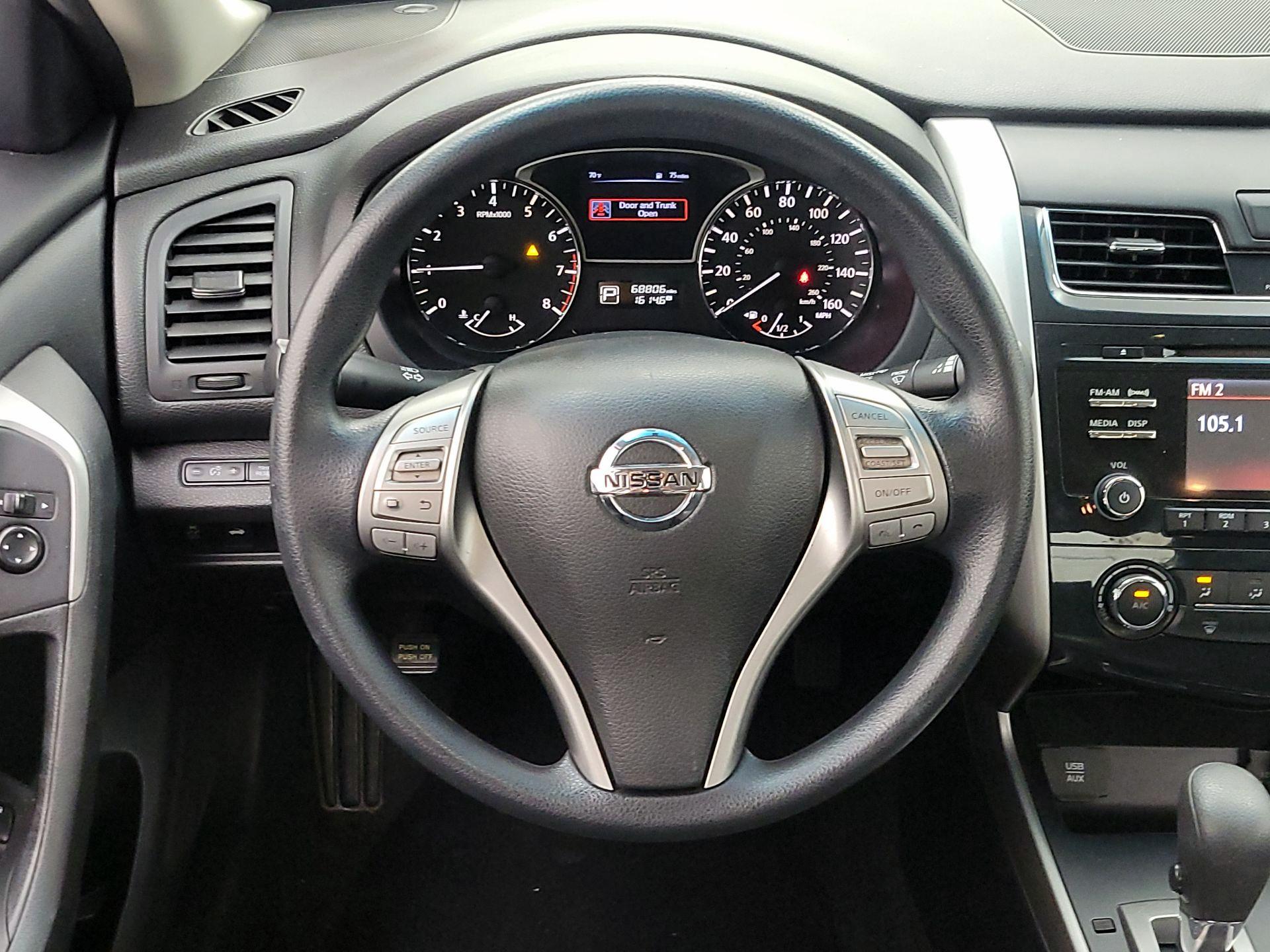 Thumbnail: 2015 Nissan Altima - 10
