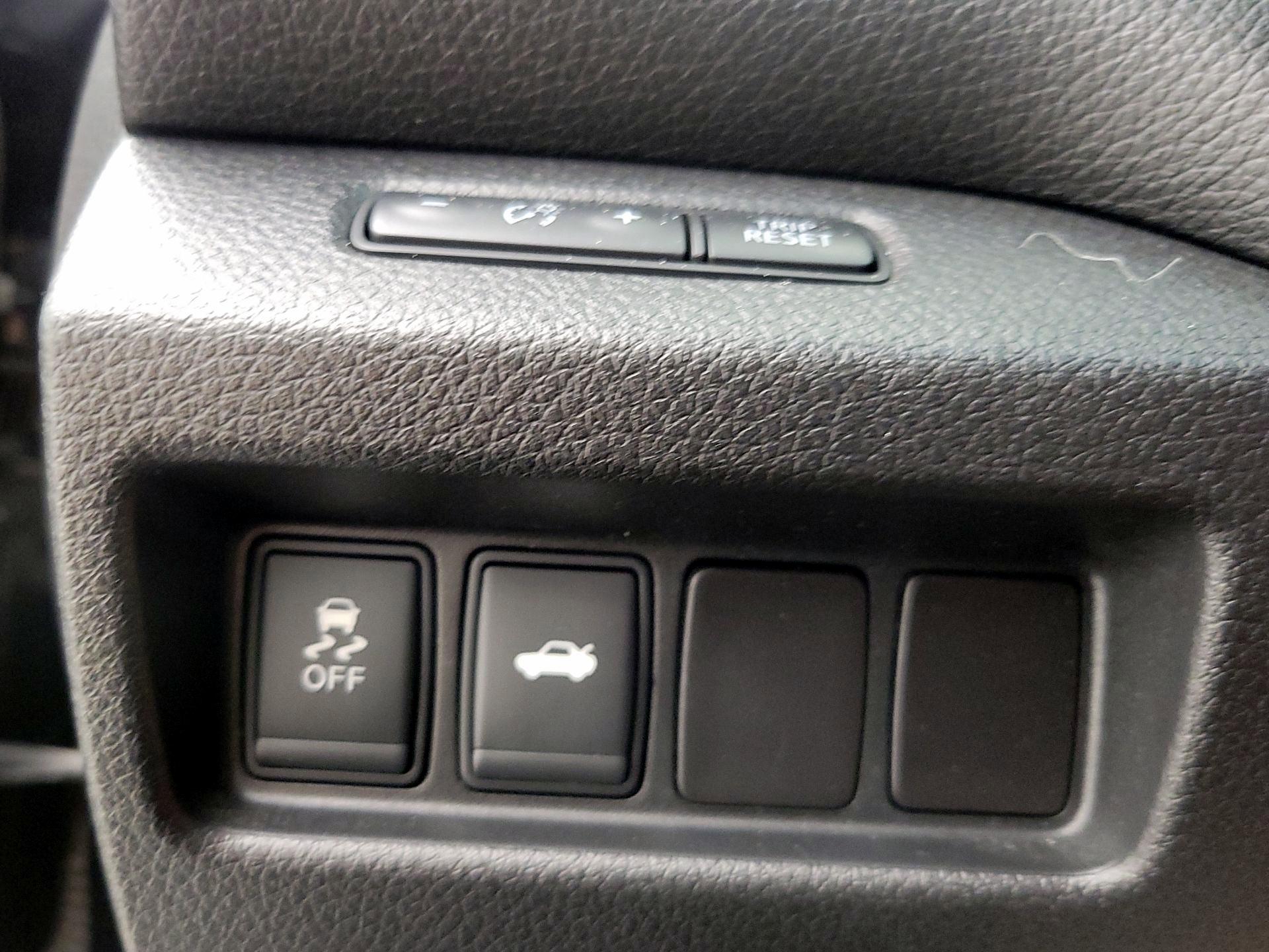 Thumbnail: 2015 Nissan Altima - 13