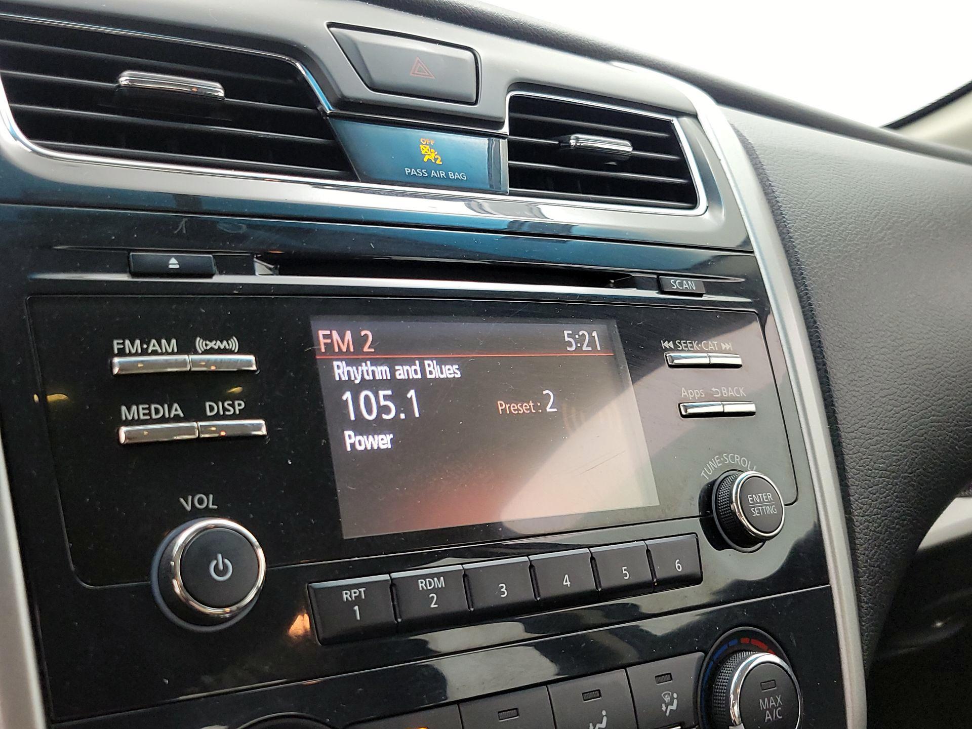 Thumbnail: 2015 Nissan Altima - 15