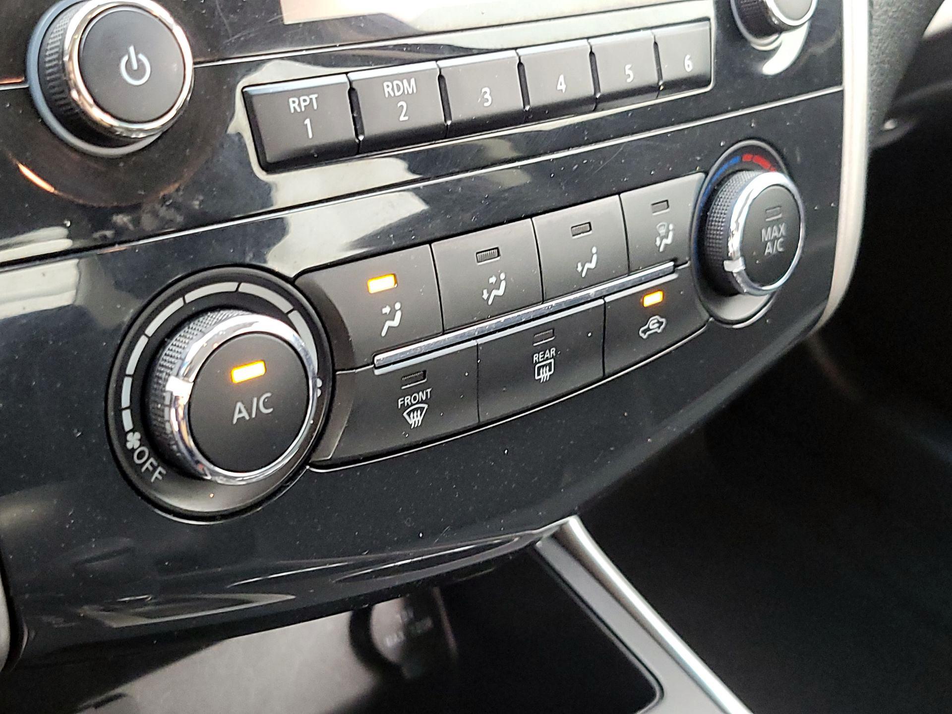 Thumbnail: 2015 Nissan Altima - 16