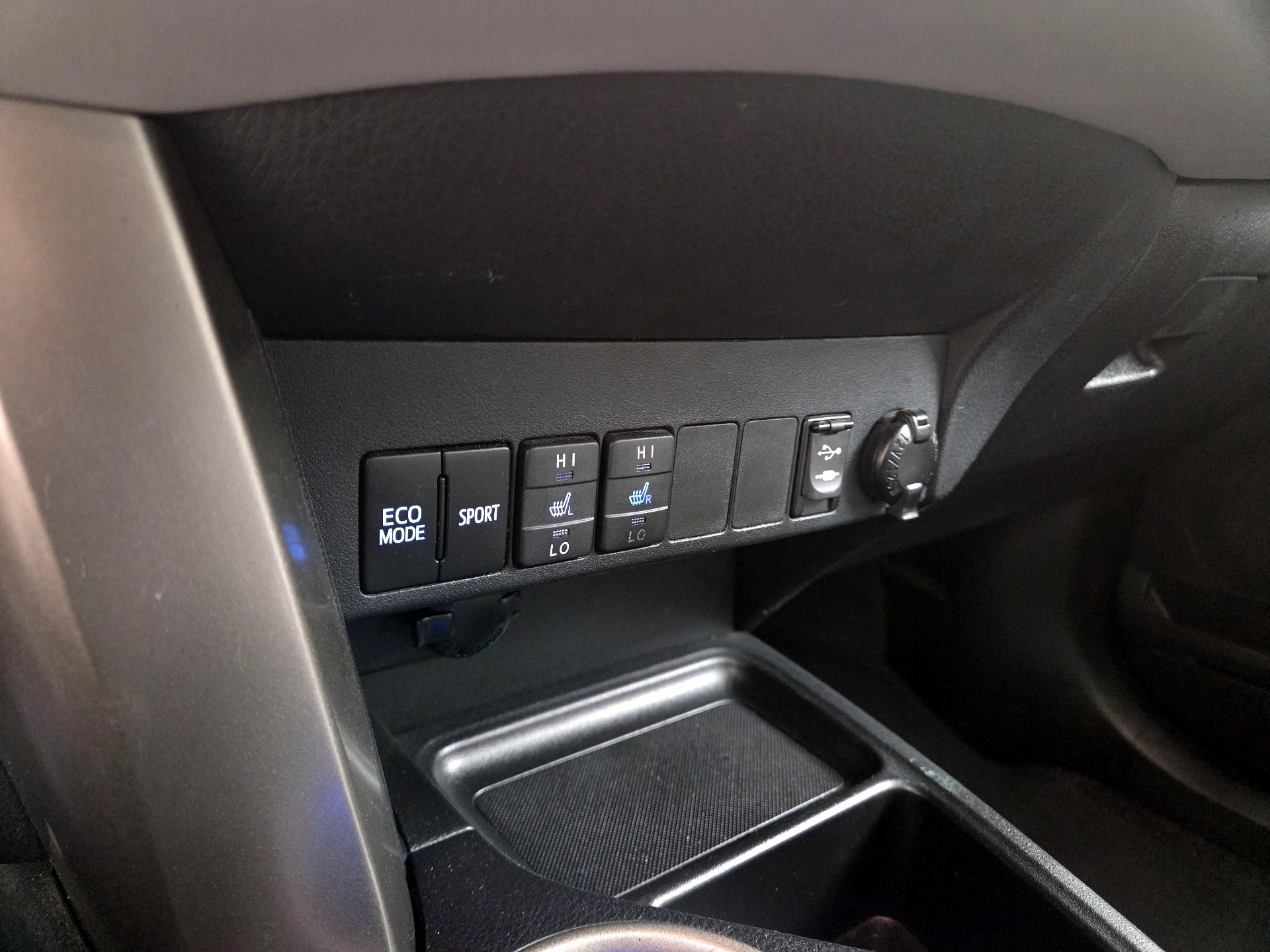 Thumbnail: 2015 Toyota RAV4 - 18