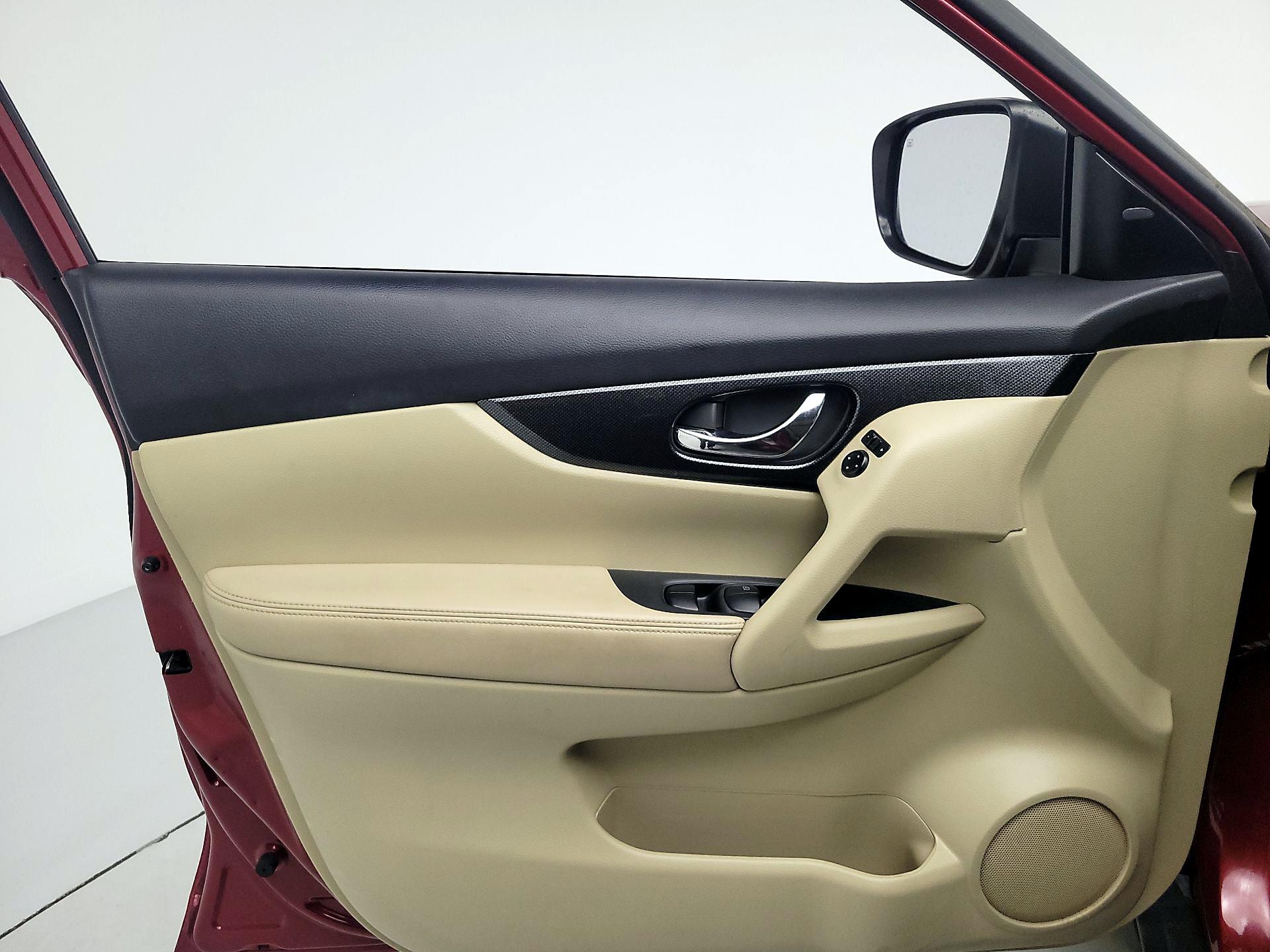 Thumbnail: 2016 Nissan Rogue - 12