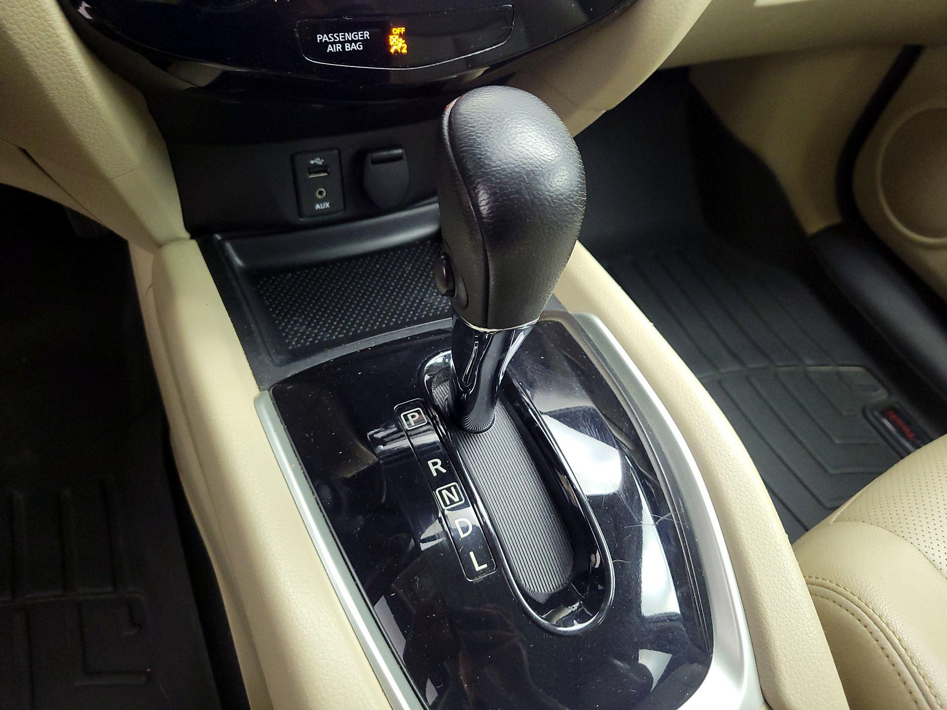 Thumbnail: 2016 Nissan Rogue - 16