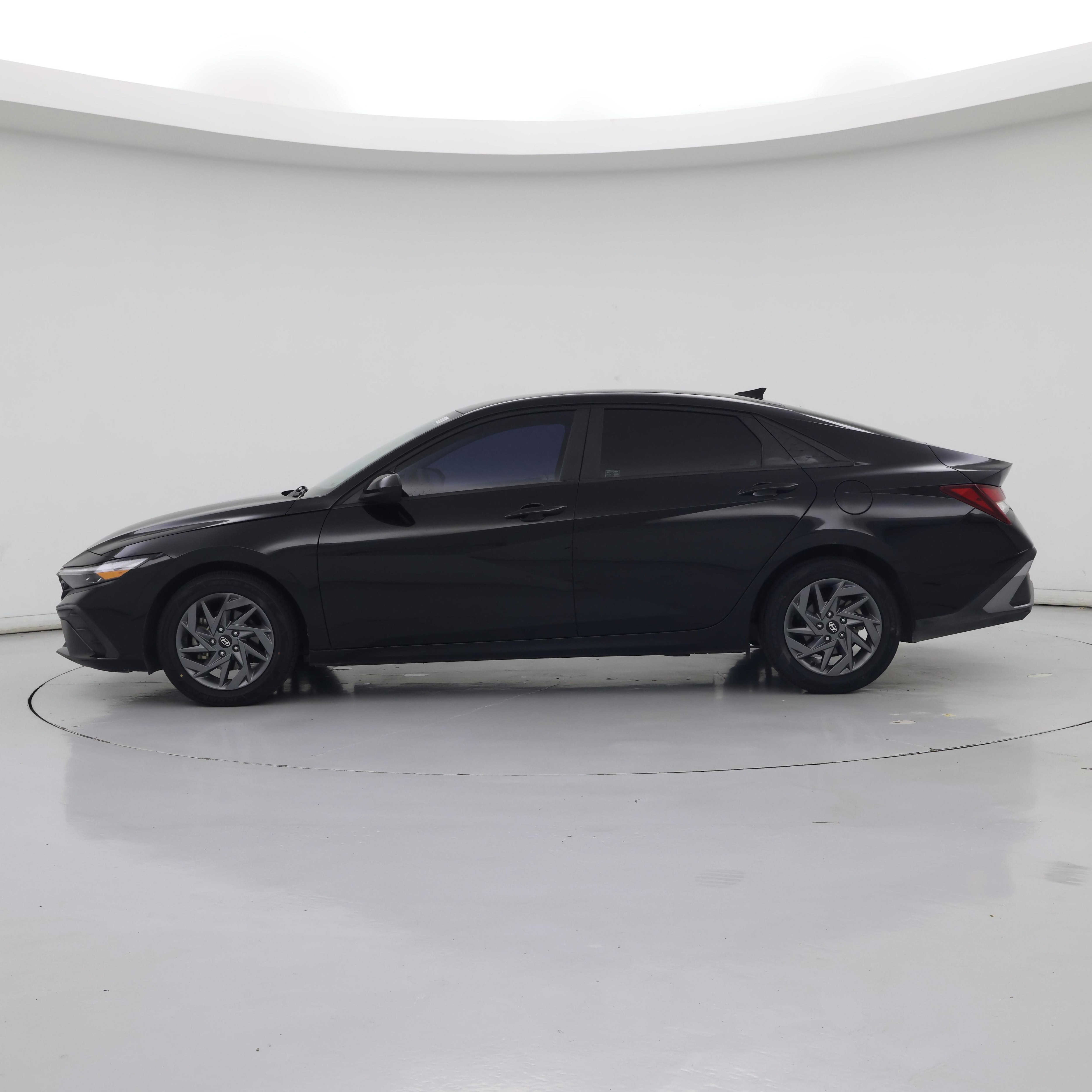 Thumbnail: 2024 Hyundai Elantra - 3