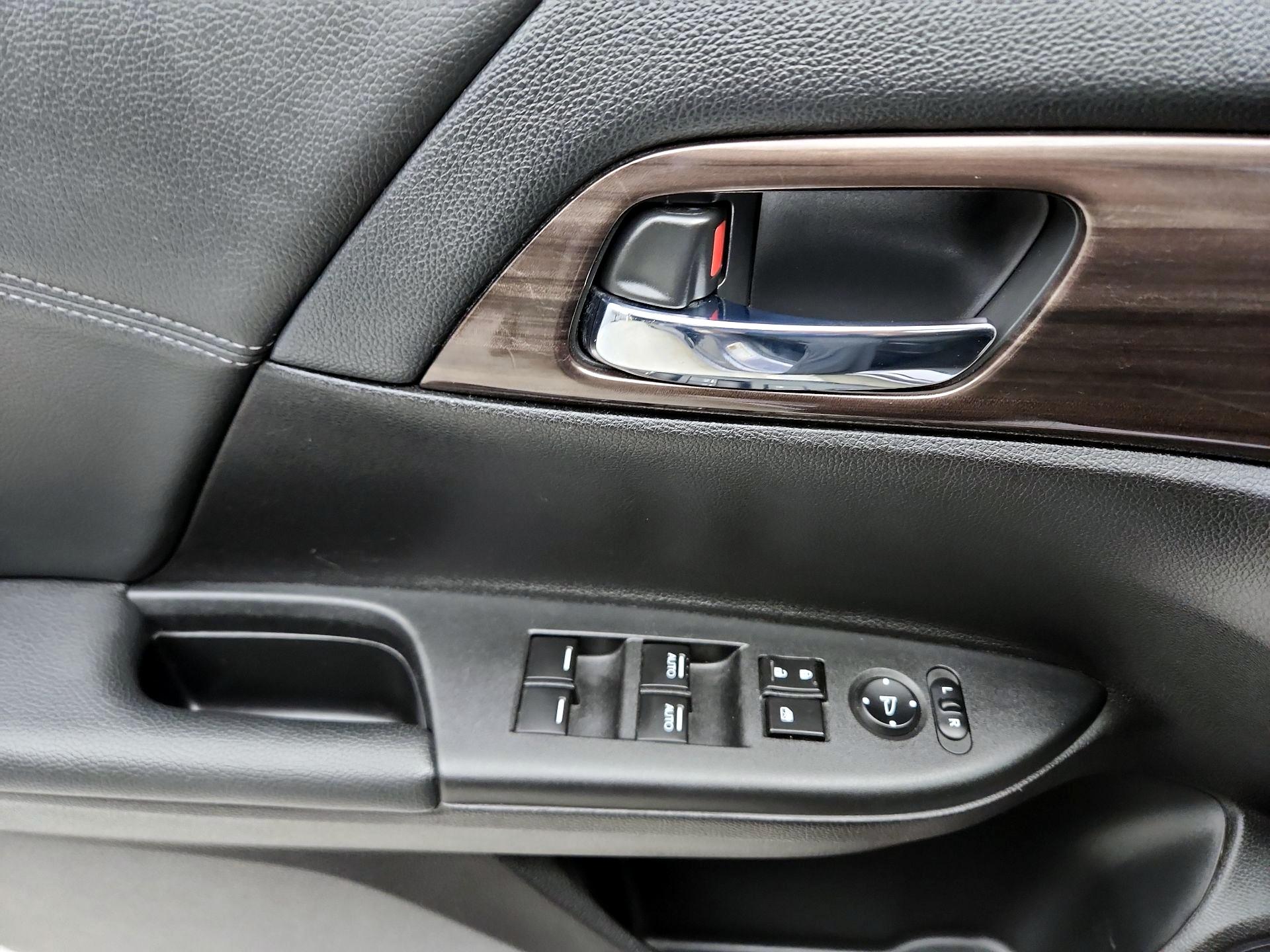 Thumbnail: 2016 Honda Accord - 12