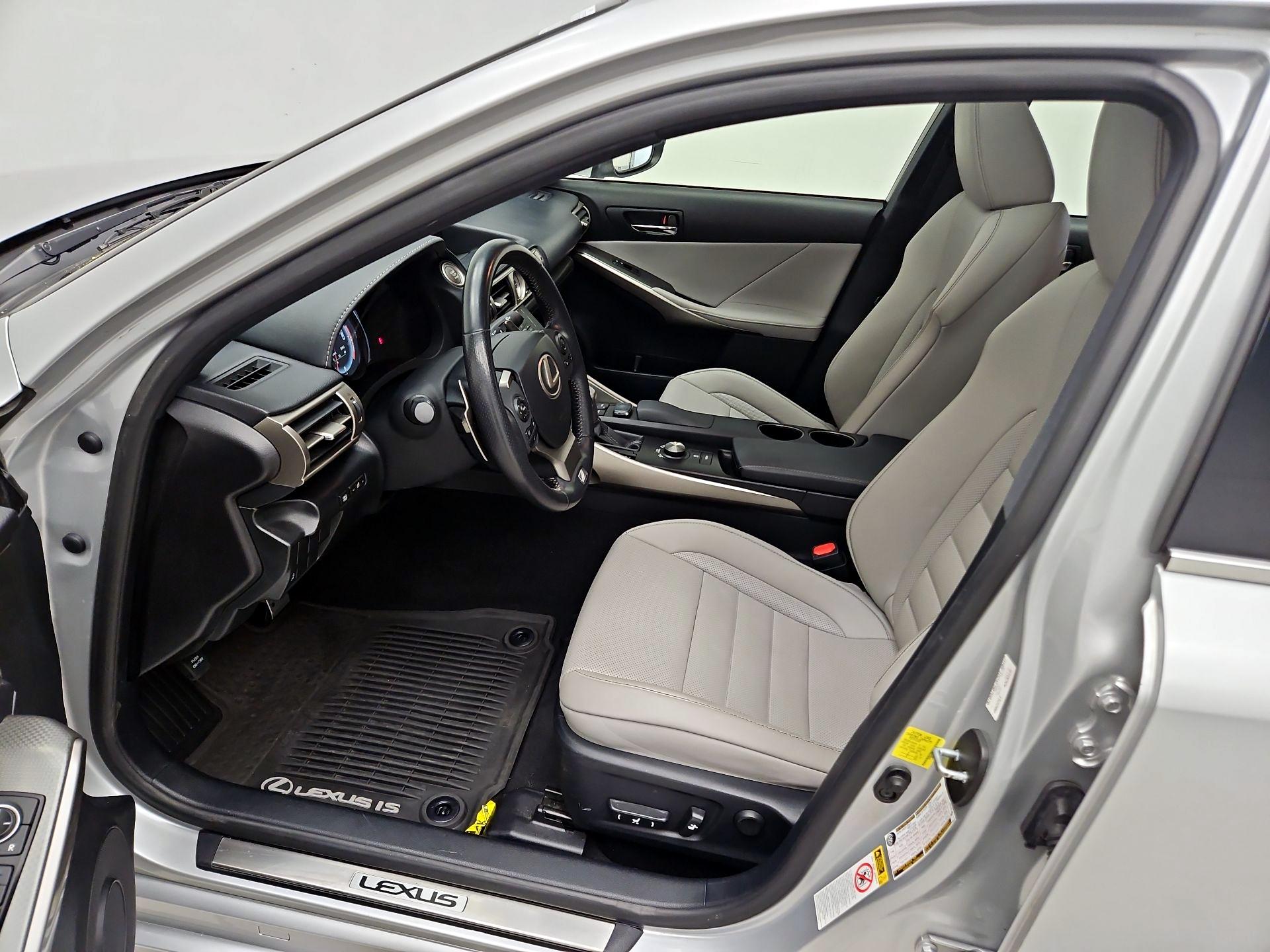 Thumbnail: 2015 Lexus IS - 11