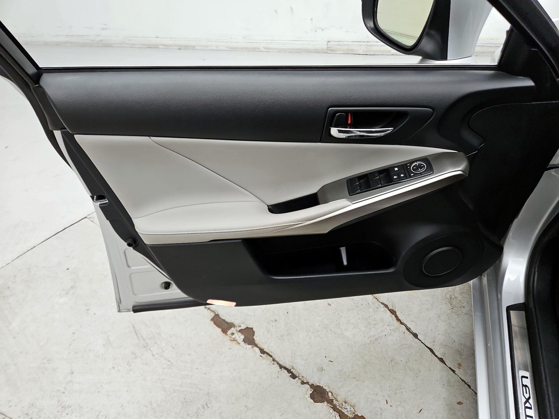 Thumbnail: 2015 Lexus IS - 12