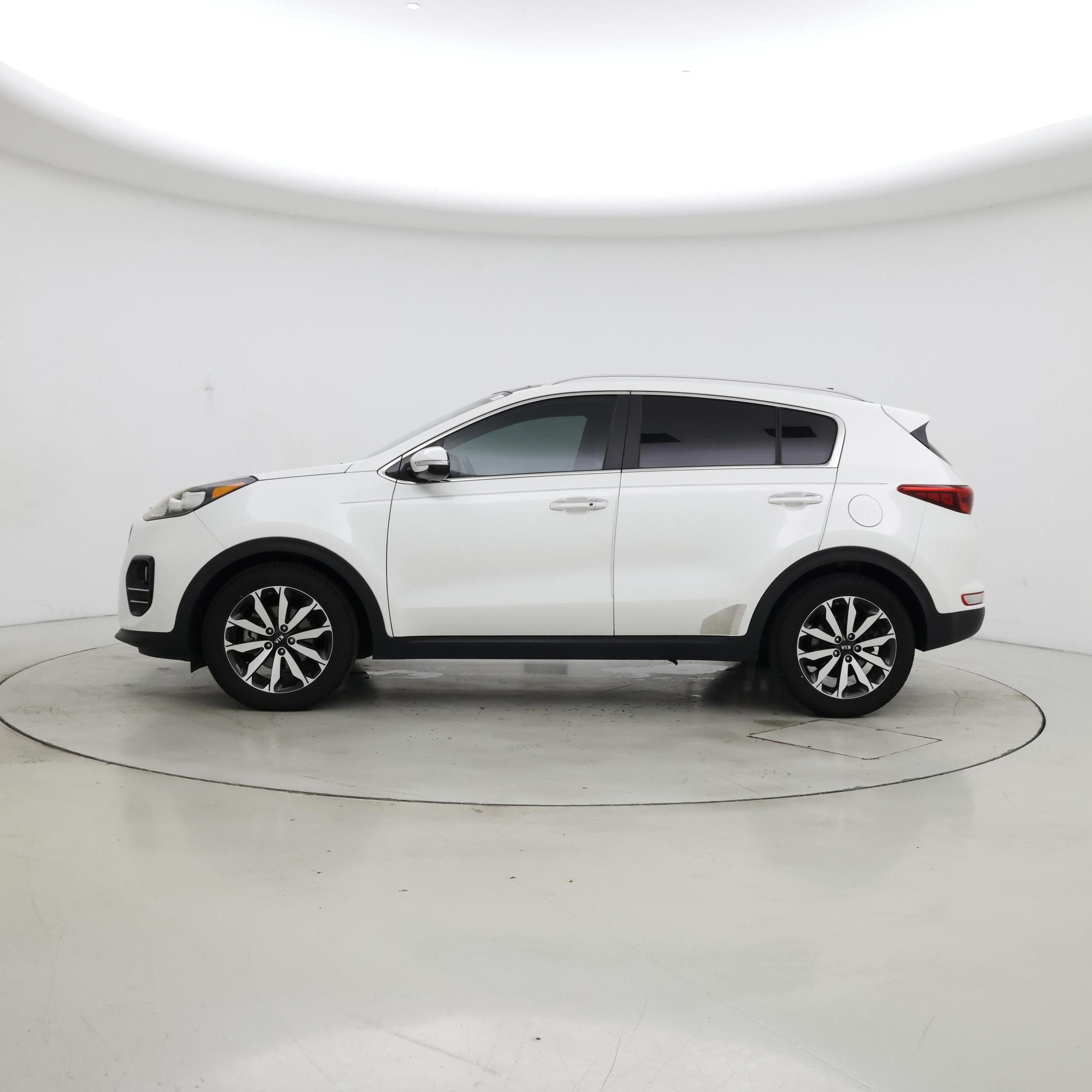 Thumbnail: 2017 Kia Sportage - 3