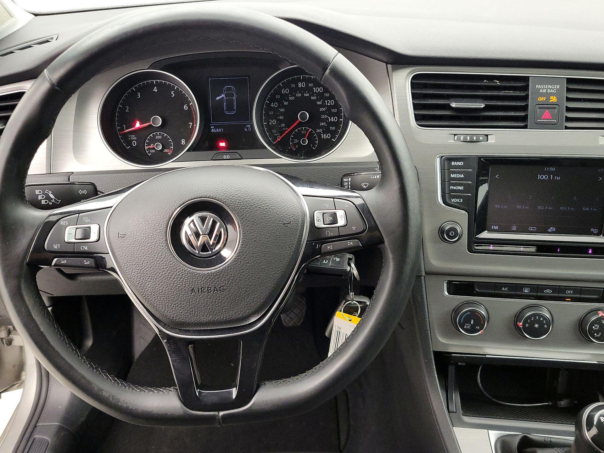 Thumbnail: 2015 Volkswagen Golf - 10