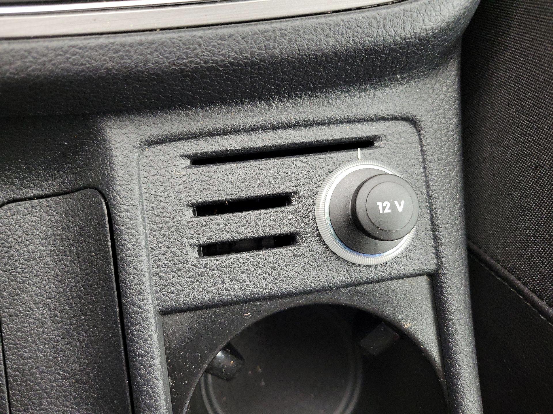 Thumbnail: 2015 Volkswagen Golf - 17