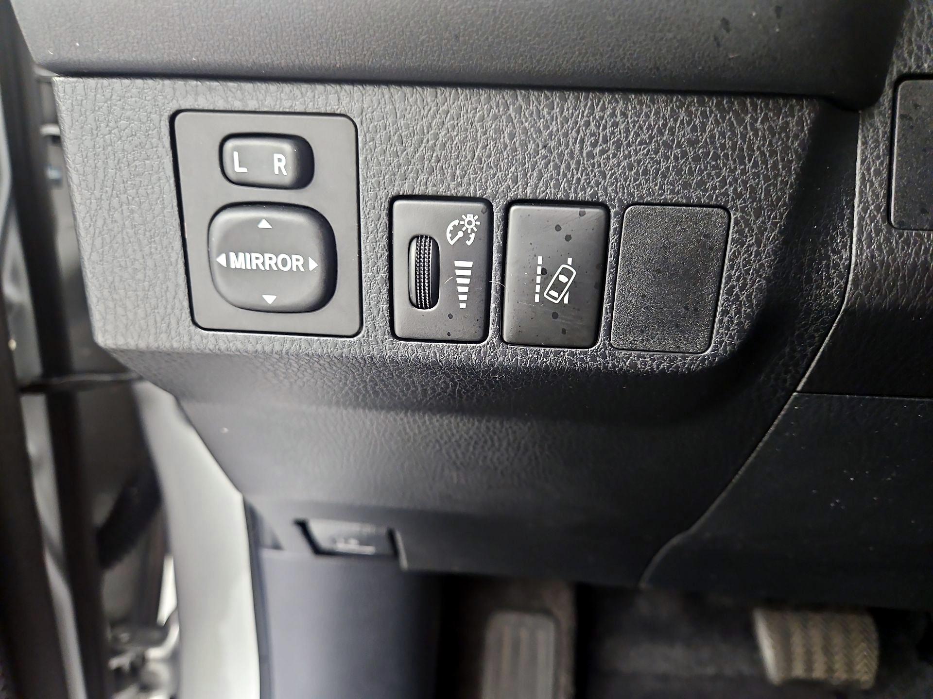 Thumbnail: 2018 Toyota RAV4 - 13
