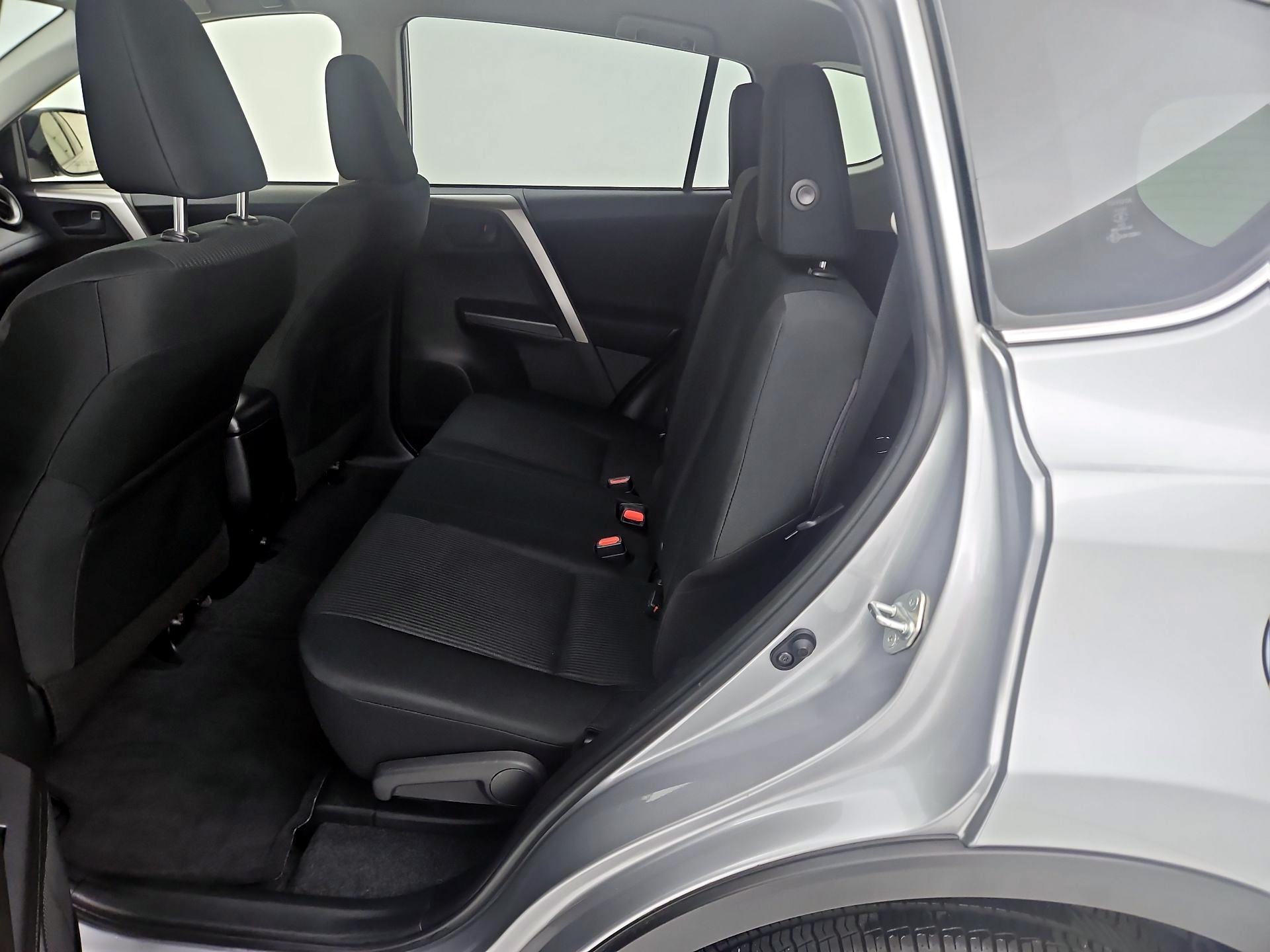 Thumbnail: 2018 Toyota RAV4 - 19