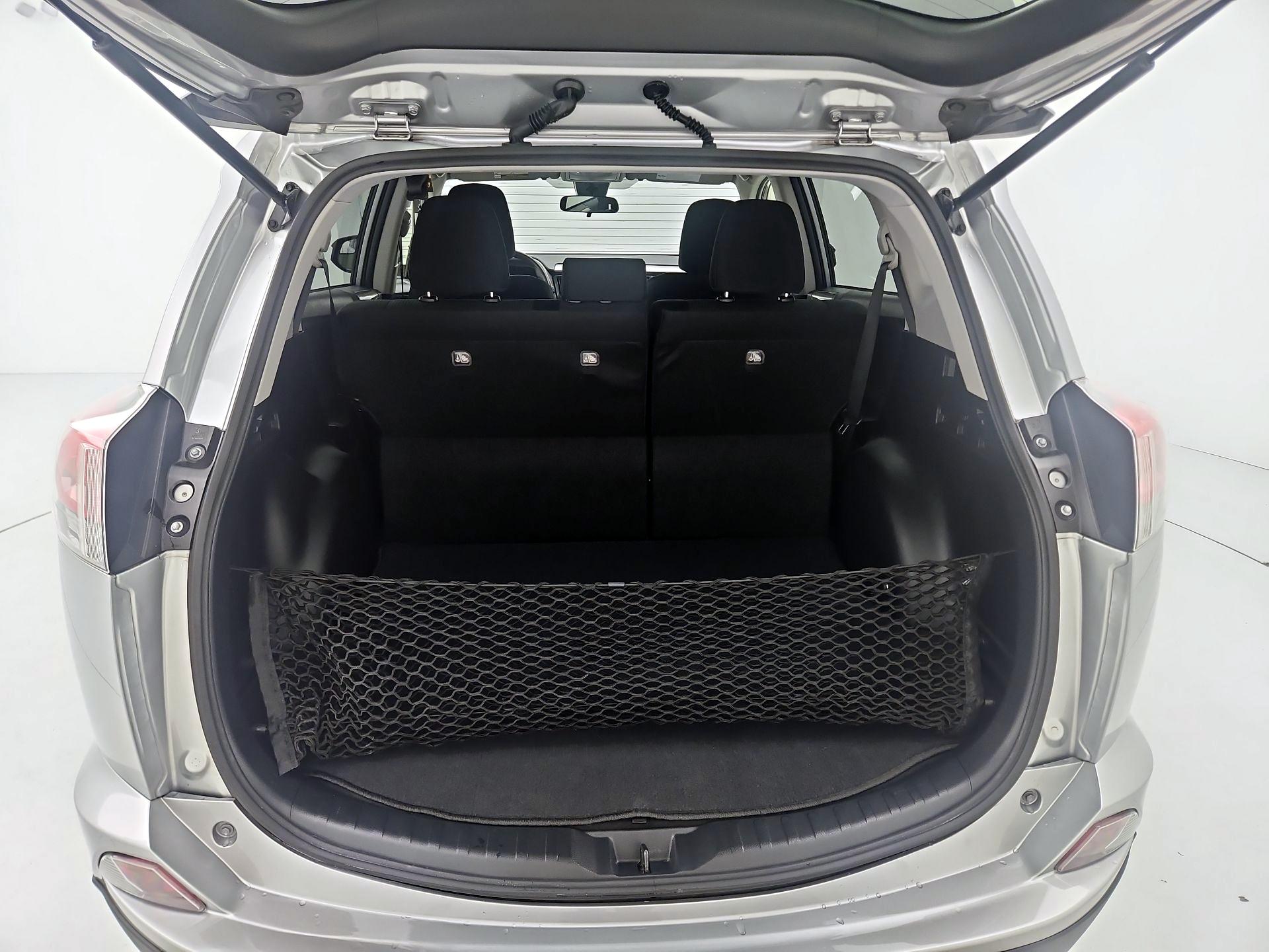 Thumbnail: 2018 Toyota RAV4 - 20