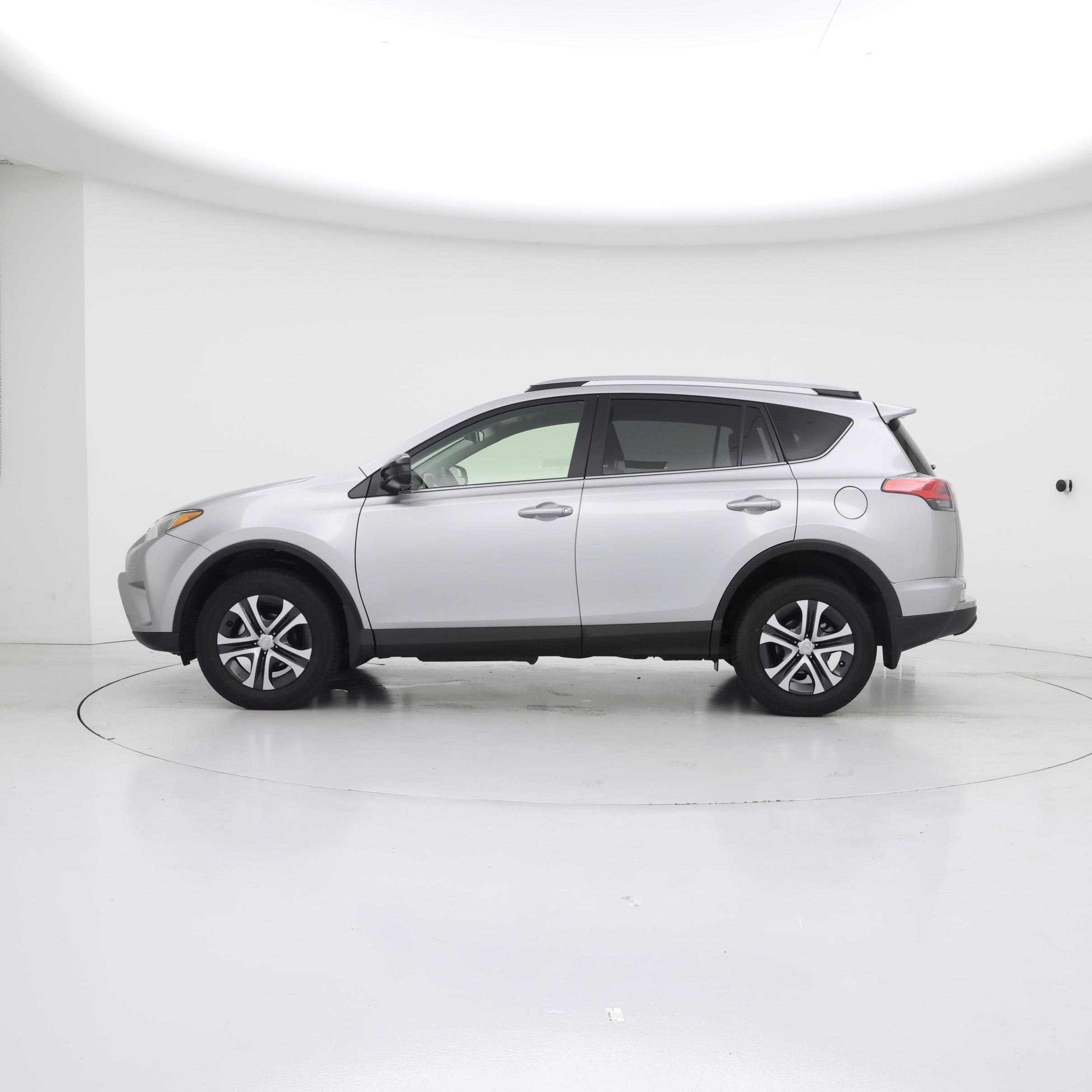 Thumbnail: 2018 Toyota RAV4 - 3