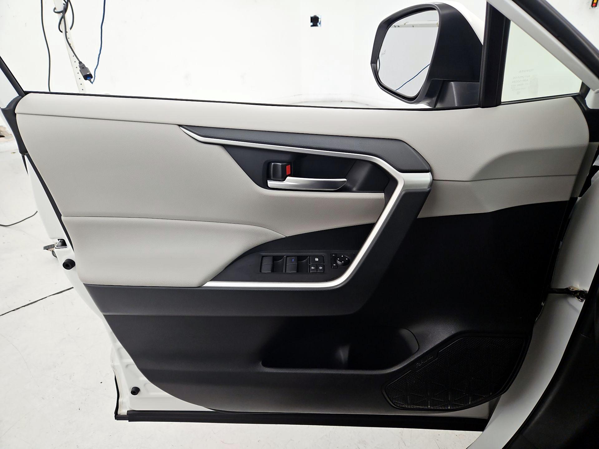 Thumbnail: 2019 Toyota RAV4 - 12
