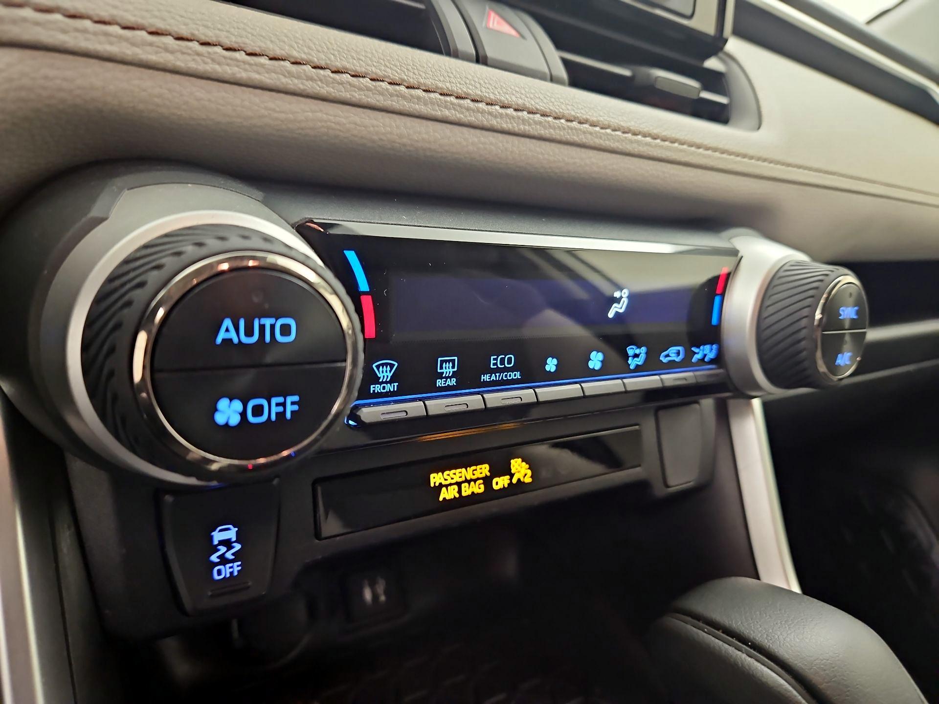 Thumbnail: 2019 Toyota RAV4 - 16