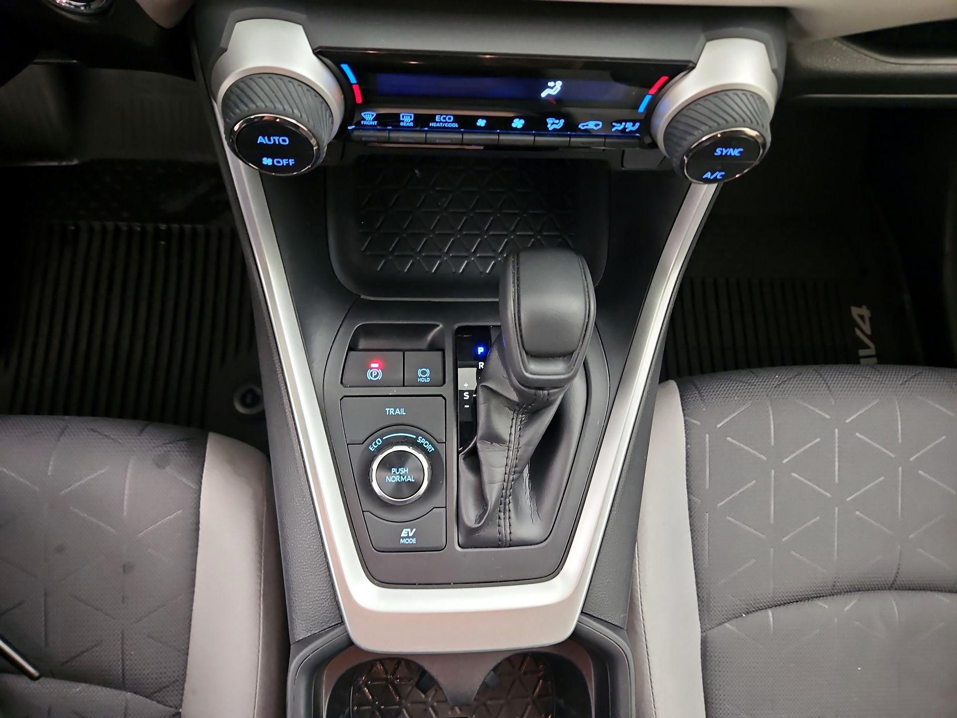 Thumbnail: 2019 Toyota RAV4 - 17
