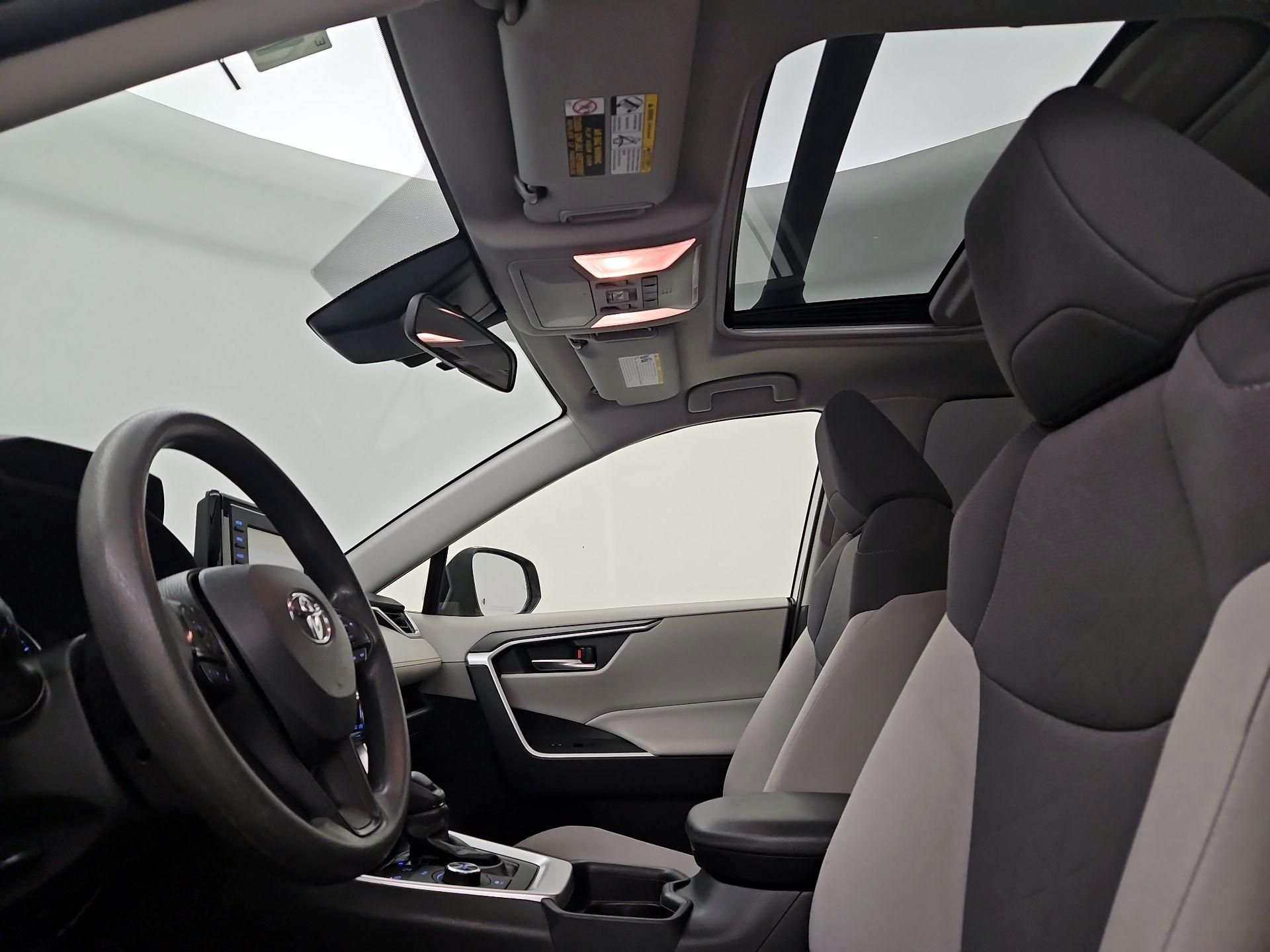 Thumbnail: 2019 Toyota RAV4 - 19