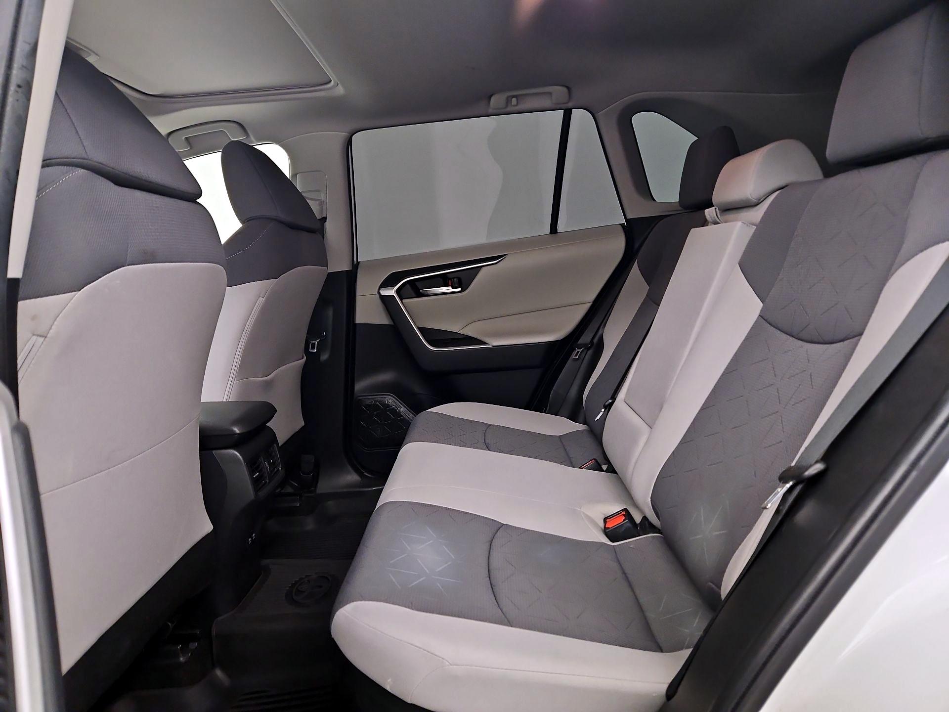 Thumbnail: 2019 Toyota RAV4 - 20