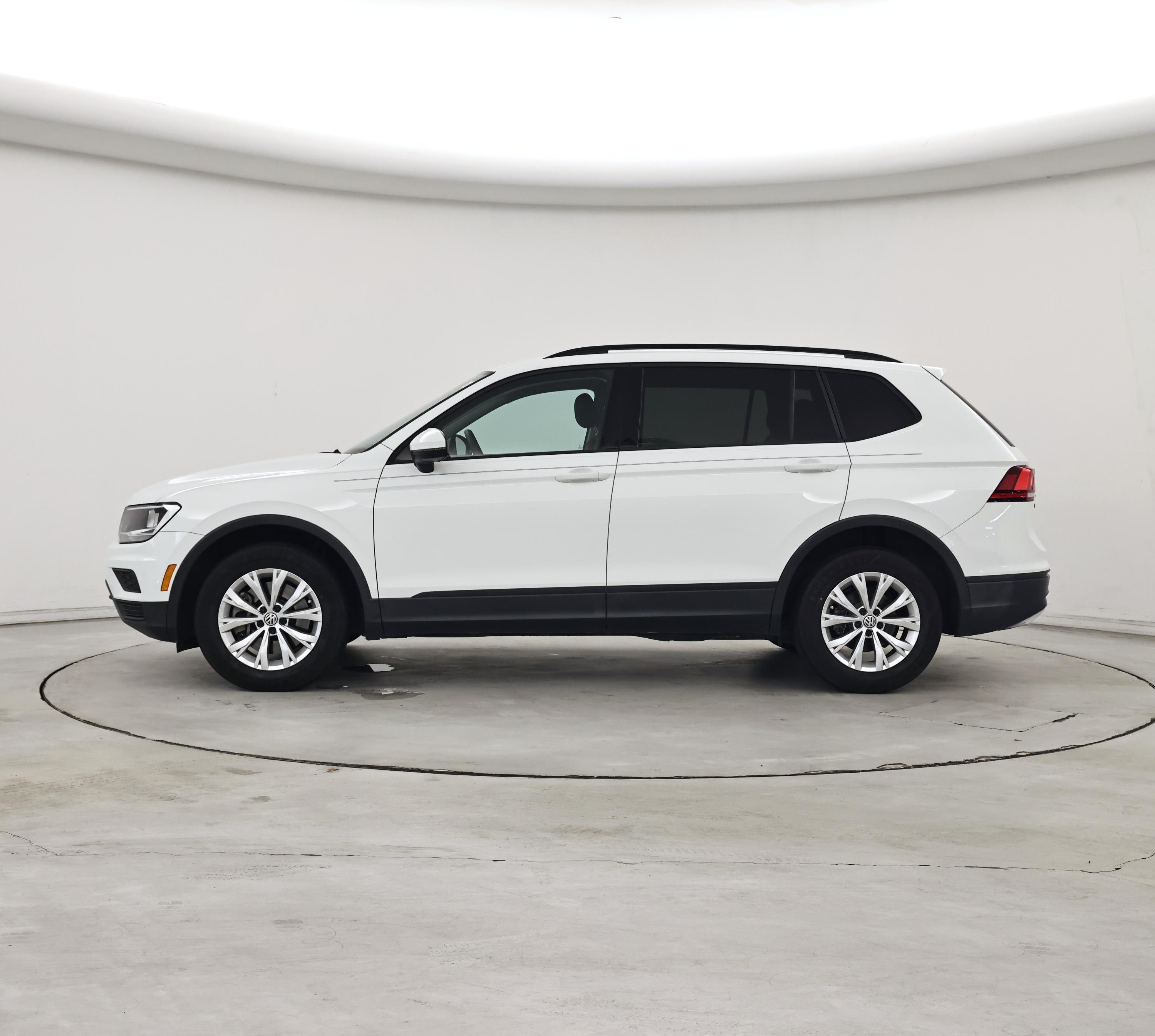 Thumbnail: 2018 Volkswagen Tiguan - 3