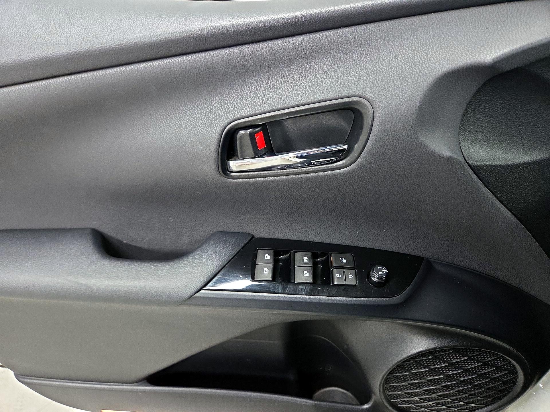 Thumbnail: 2016 Toyota Prius - 12
