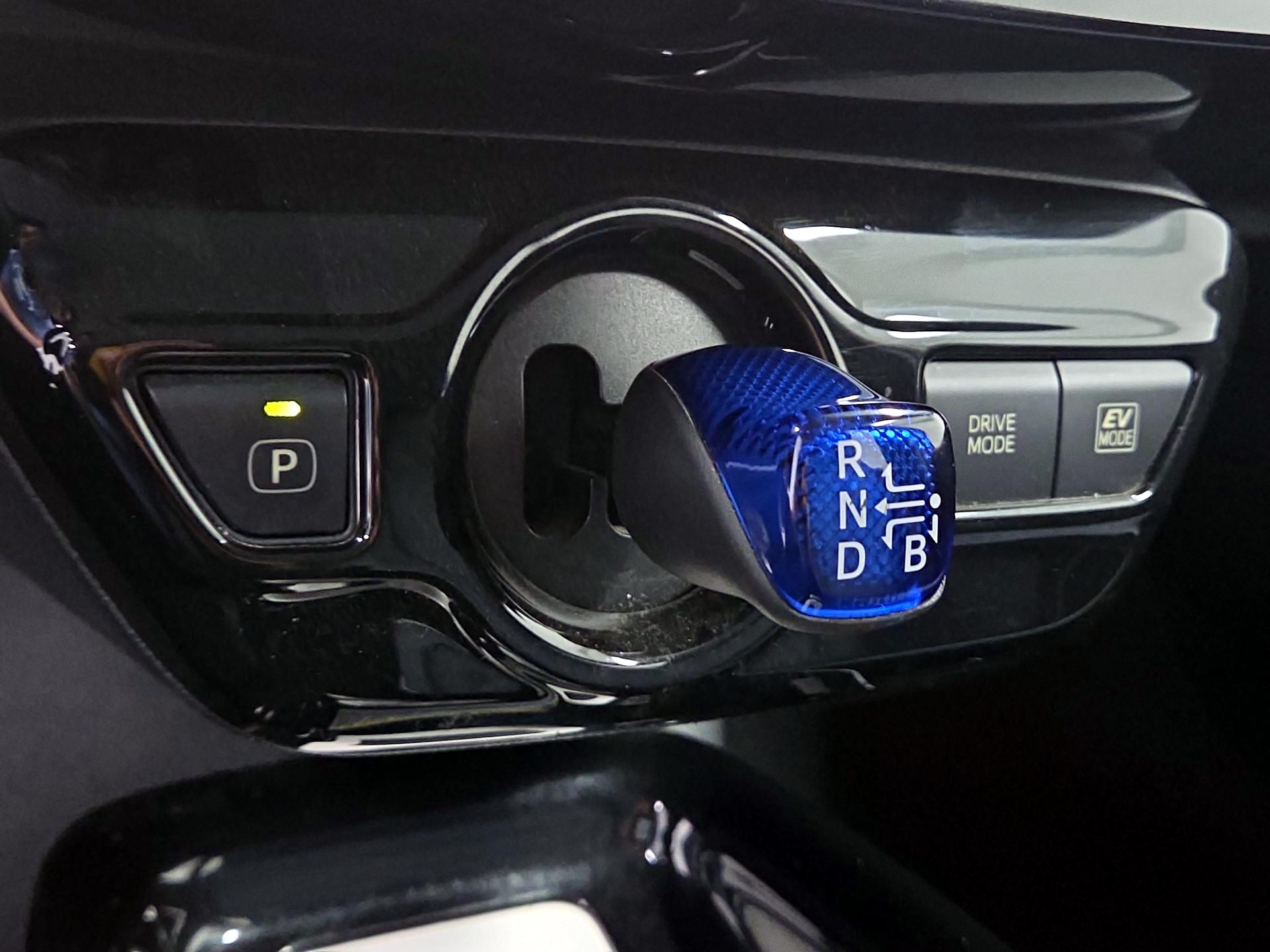 Thumbnail: 2016 Toyota Prius - 17