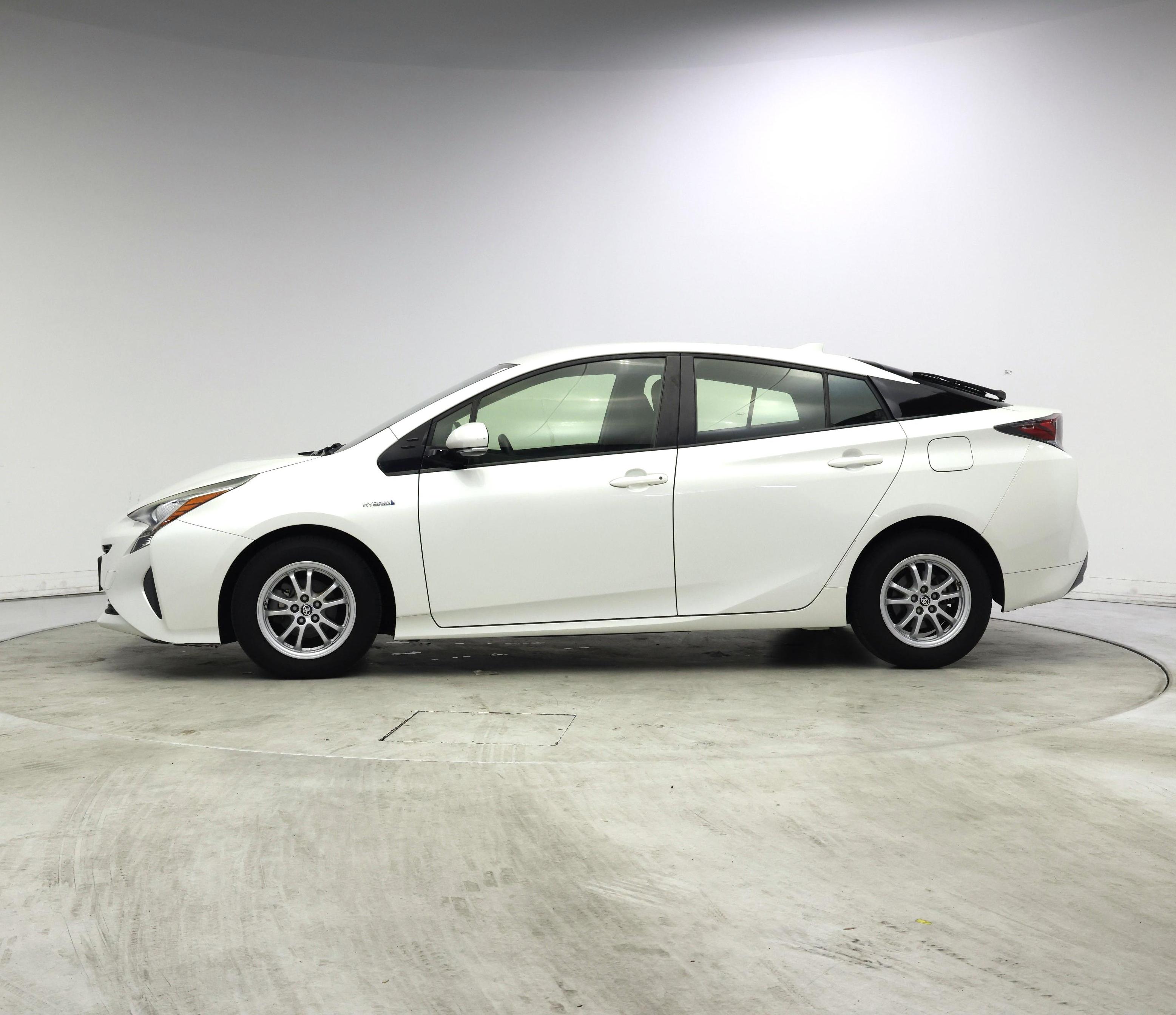 Thumbnail: 2016 Toyota Prius - 3