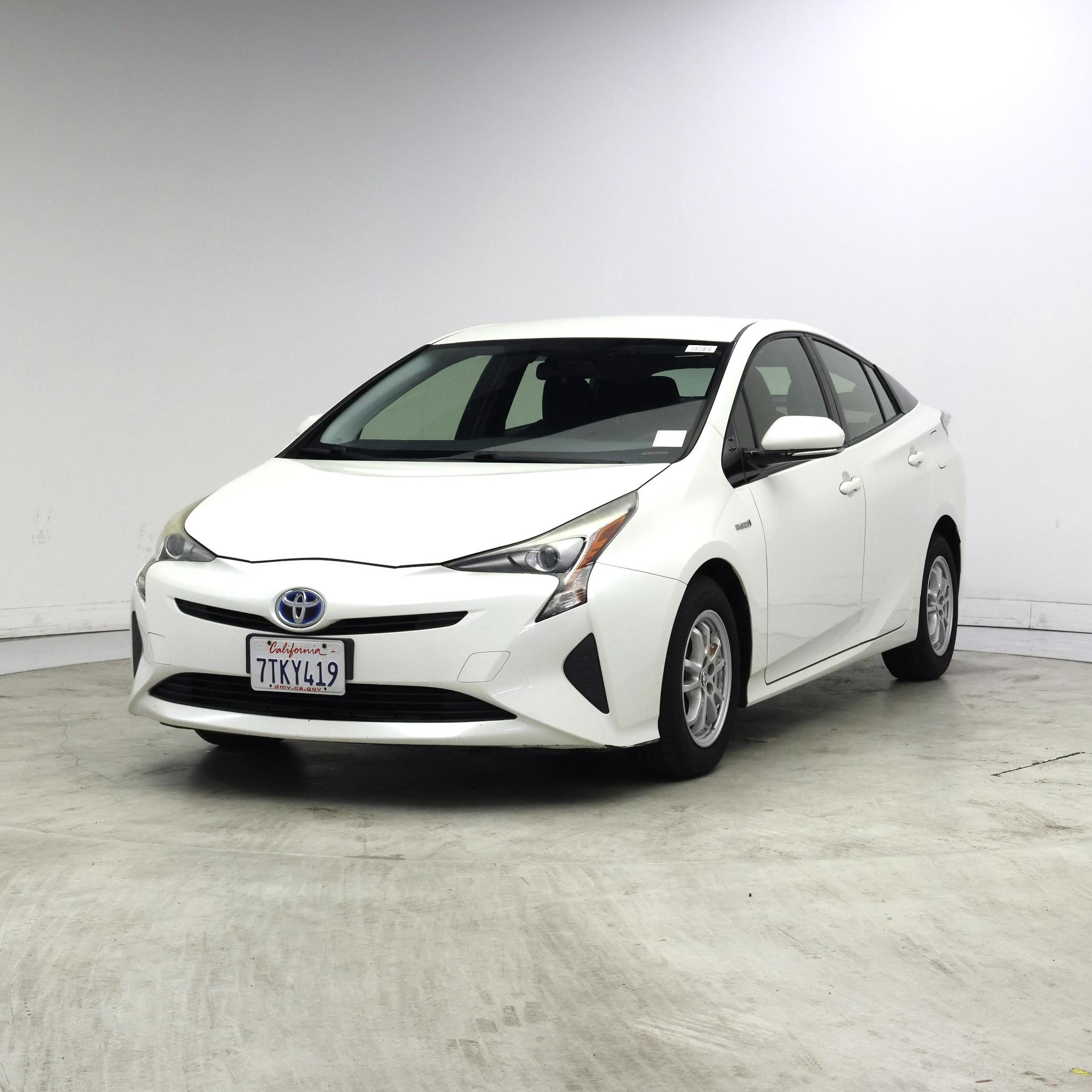 Thumbnail: 2016 Toyota Prius - 4
