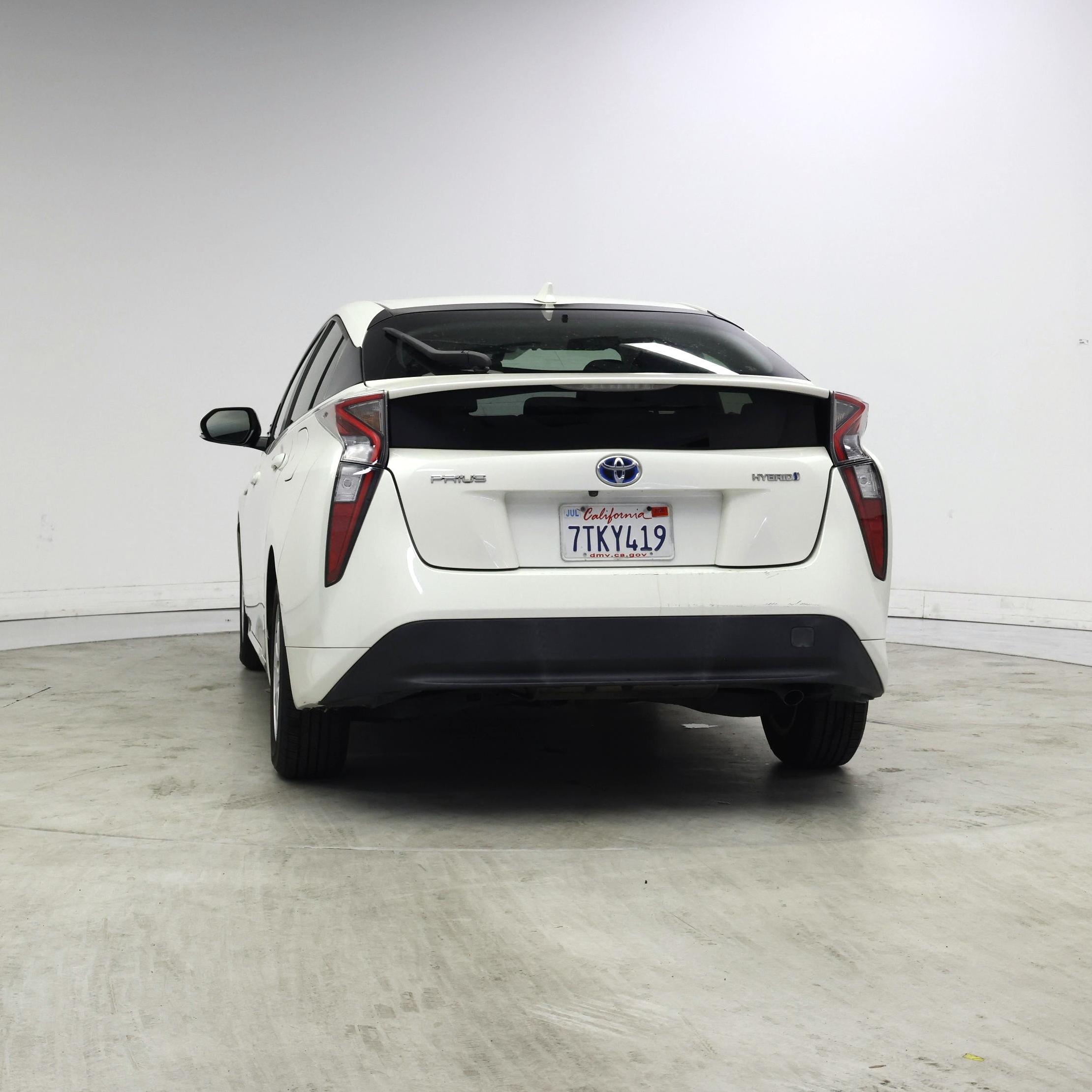Thumbnail: 2016 Toyota Prius - 6